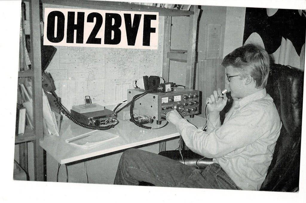 Vintage QSL-kaart en foto van radioamateur OH2BVF, Ophalen of Verzenden, 1980 tot heden, Gelopen, Overige thema's