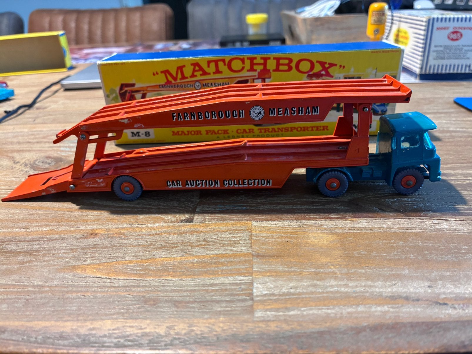 Matchbox car transporter M-8 oranje rood + nog 4 auto,s, Ophalen of Verzenden, Zo goed als nieuw, Bus of Vrachtwagen, Matchbox