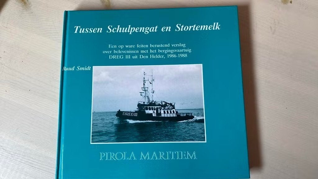 Tussen Schulpengat en stortemelk.(bergingsvaartuig)Ruud Smit, Verzamelen, Scheepvaart, Ophalen of Verzenden, Zo goed als nieuw