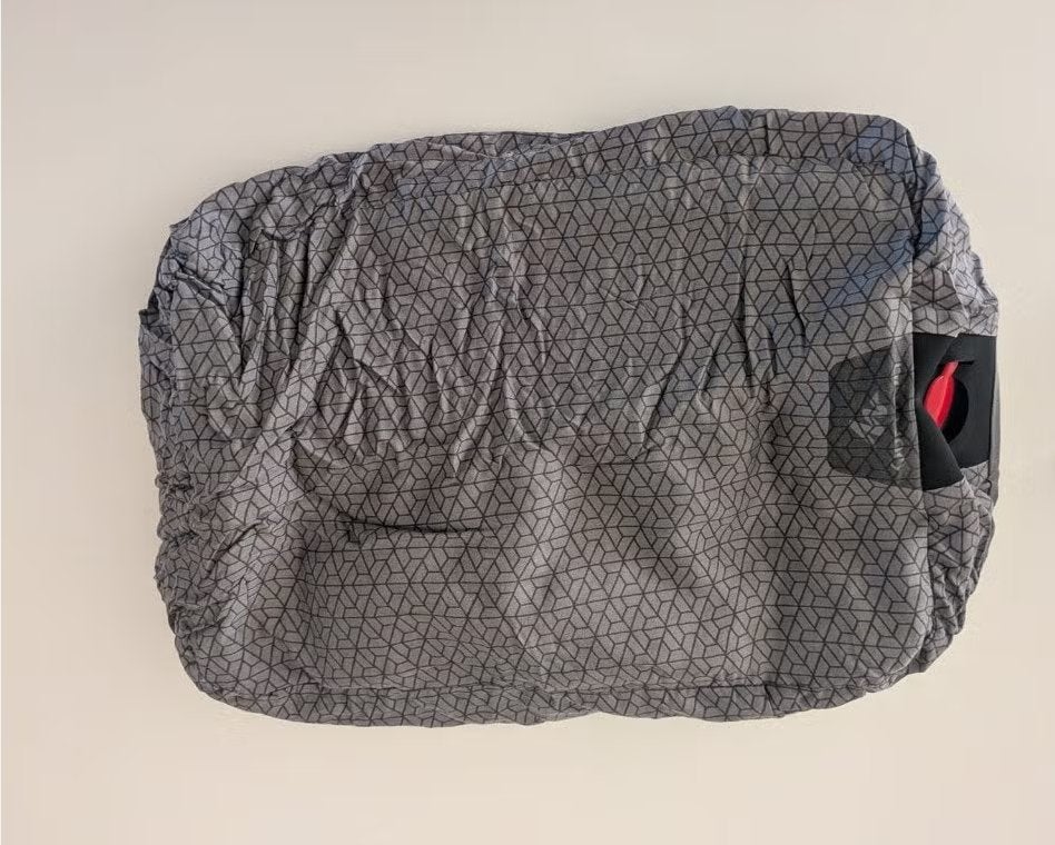 Kampeerkussen Quechua Helium pillow Opblaasbaar hoofdkussen, Ophalen of Verzenden, Zo goed als nieuw