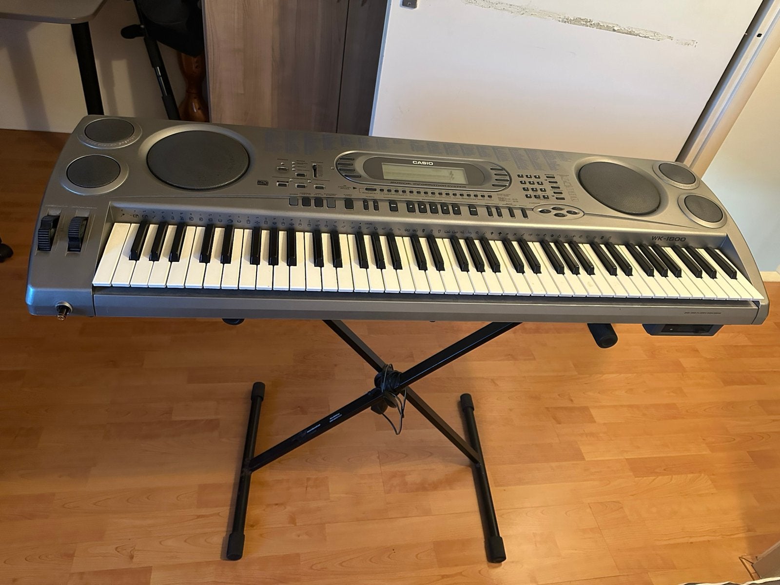 Nette/Goed werkende Casio WK-1800 keyboard met standaard, Casio, Ophalen of Verzenden, Met standaard, 61 toetsen
