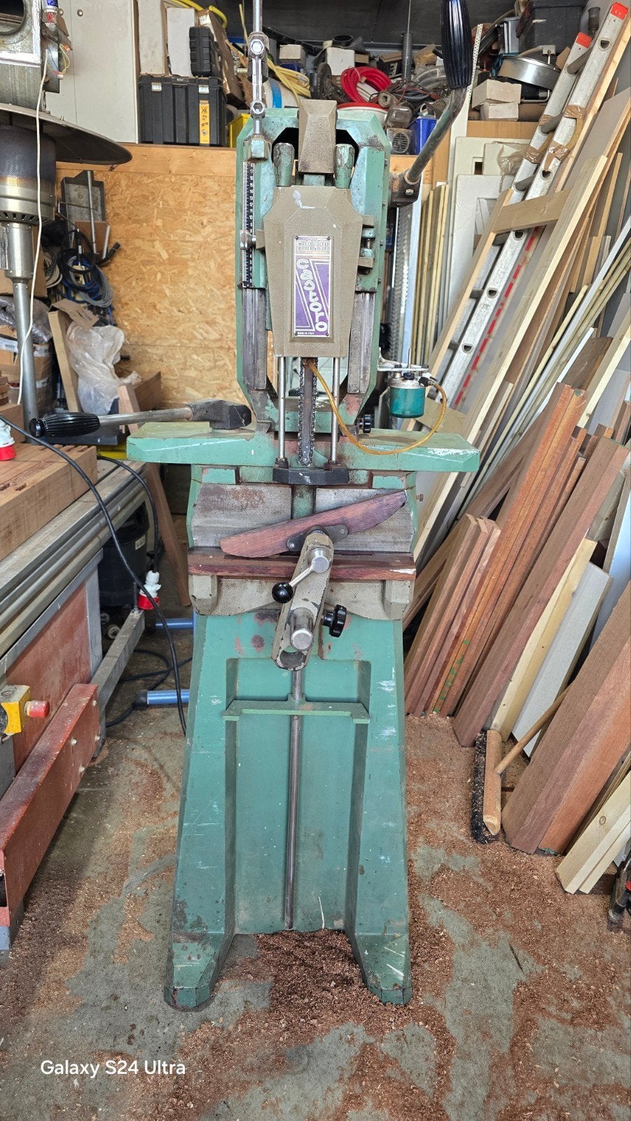 Robuuste kettingsteekmachine voor houtbewerking, Zakelijke goederen, Machines en Bouw | Houtbewerking, Ophalen