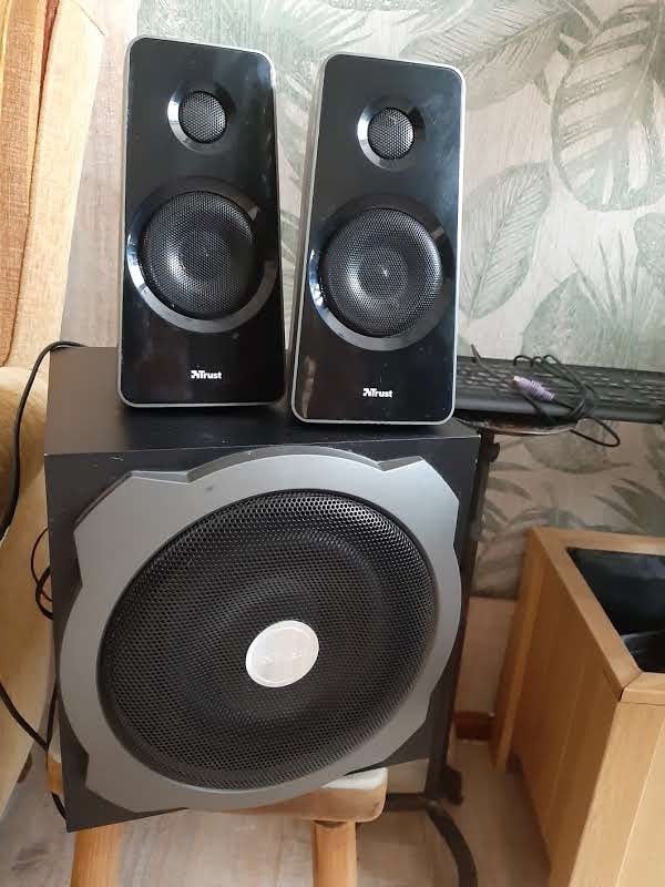 Trust Tytan 2.1 Speaker Set met subwoofer, Overige merken, Gebruikt, Inclusief kabels, Subwoofer