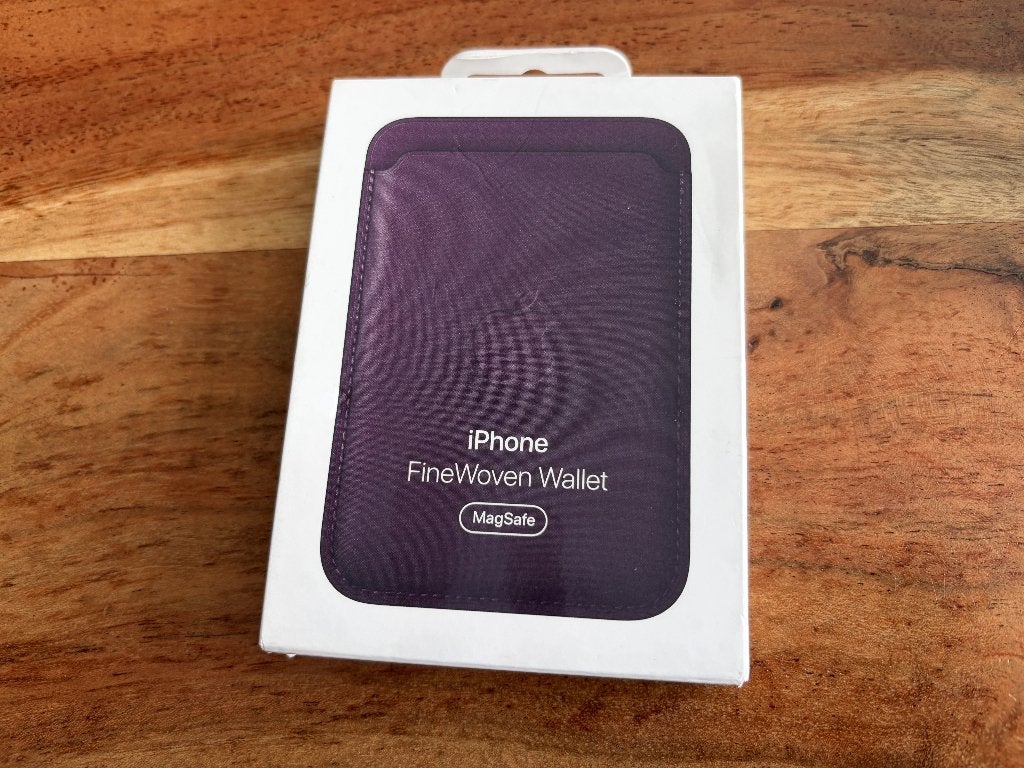 iPhone FineWoven MagSafe Wallet (Blackberry/Paars) Ongeopend, Telecommunicatie, Mobiele telefoons | Hoesjes en Frontjes | Apple iPhone