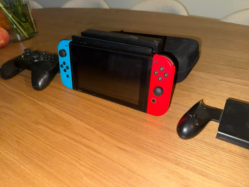 Nintendo Switch met extra controller en accessoires, Ophalen of Verzenden, Gebruikt, Met 3 controllers of meer, Switch Original