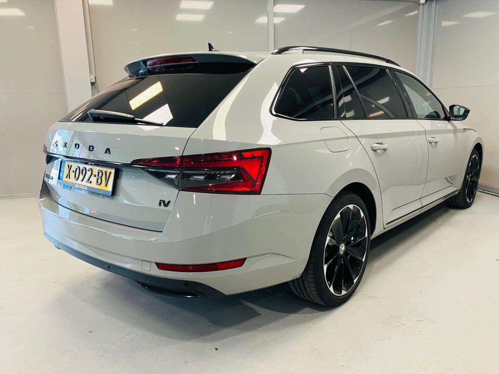 Skoda Superb Combi Sport Line 1.4 TSI iV PHEV | Canton gelui, Auto's, Skoda, Plug-in hybride, 1600 kg, 13 kWh, 102 €/maand