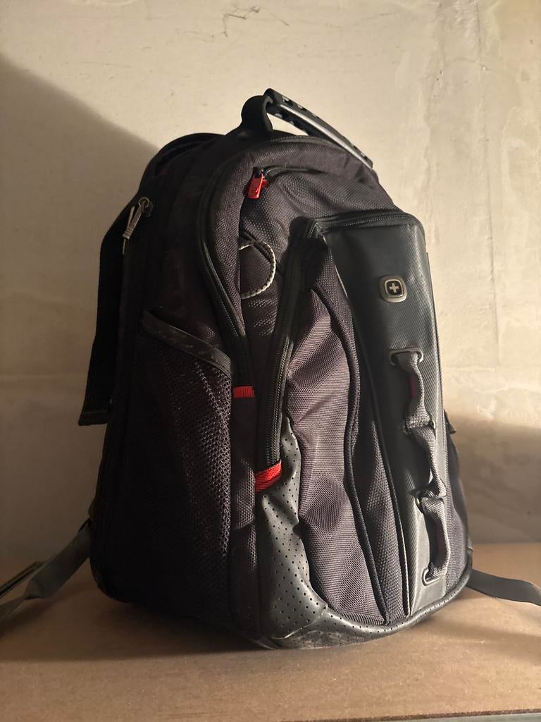 Zwarte Swissgear rugzak - Ideaal voor werk/school, Gebruikt, 25 tot 40 cm, Ophalen, Overige merken