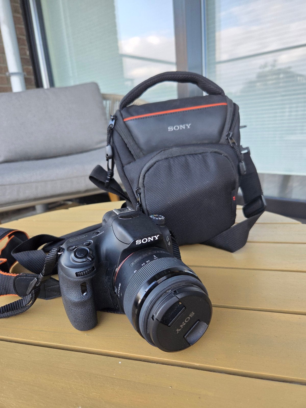 Sony Alpha SLT-A58 met 18-55mm lens en cameratas, Ophalen, Gebruikt, Spiegelreflex, Cameratas