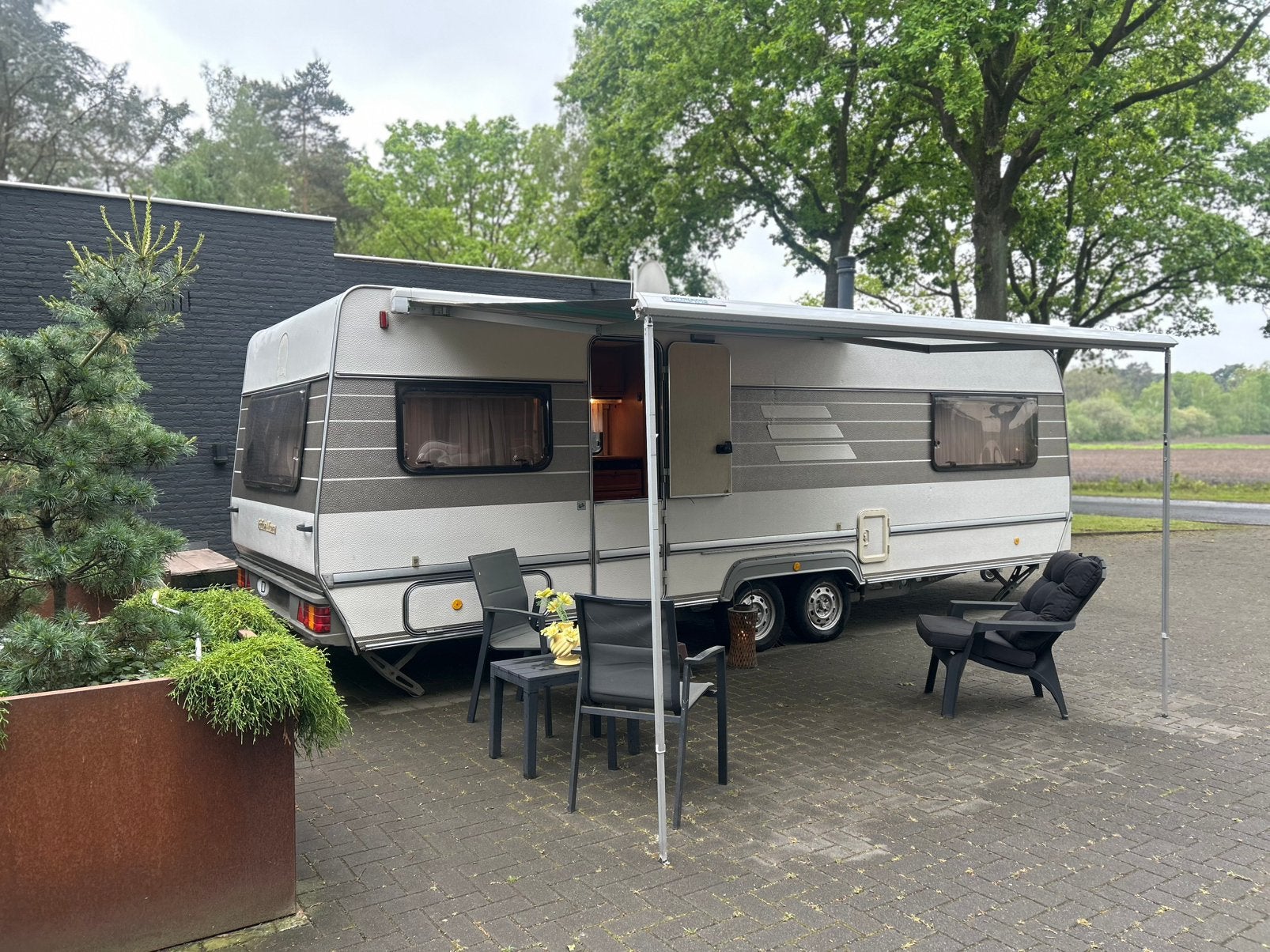 Eriba hymer nova caravan / uitstekende staat!, Caravans en Kamperen, Caravans, Rondzit, Bedrijf, Luifel, Eriba