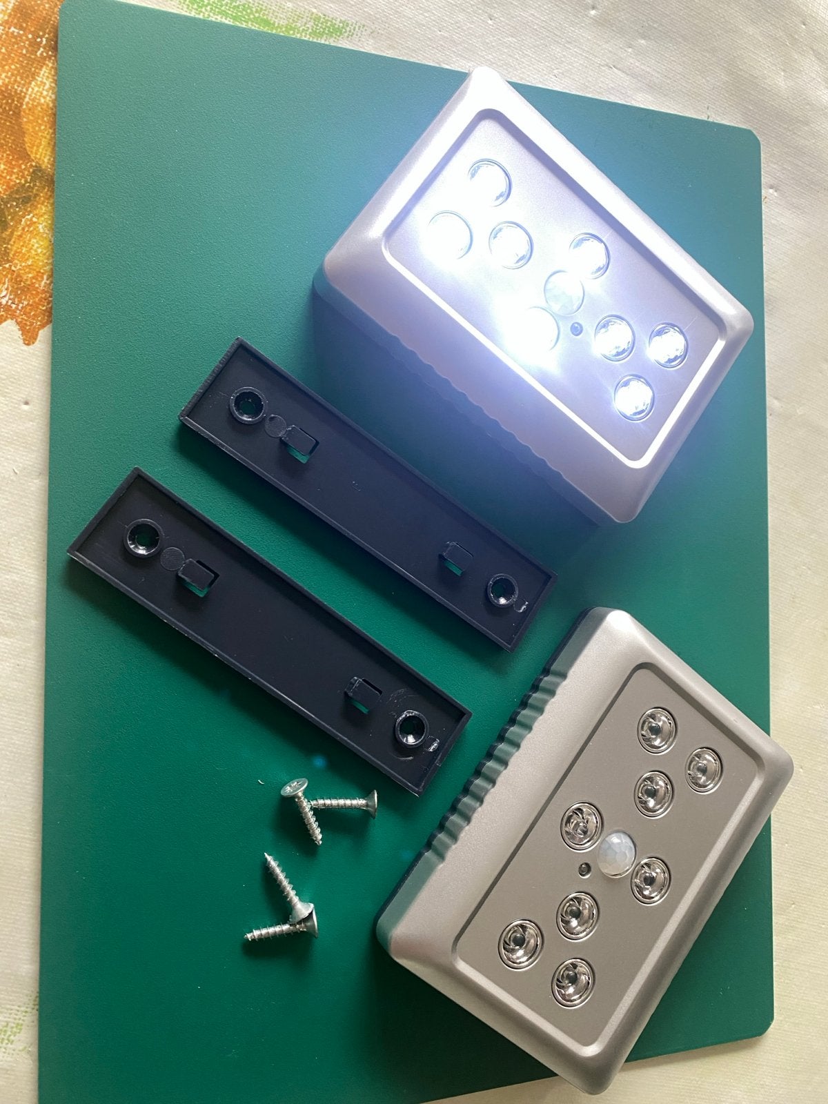 2x LED Lampen met Bewegingssensor - Zo goed als nieuw, Met sensor, Ophalen of Verzenden, Zo goed als nieuw