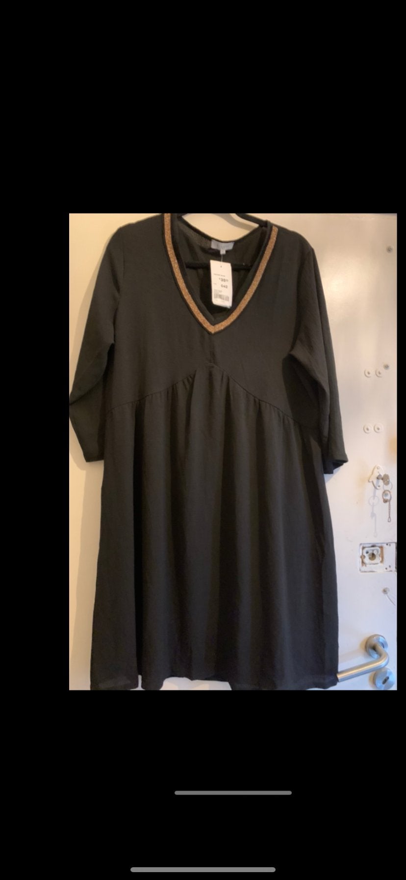 Zwart jurkje met gouden details - Maat 42, Kleding | Dames, Ophalen of Verzenden, Nieuw, Maat 42/44 (L), Zwart