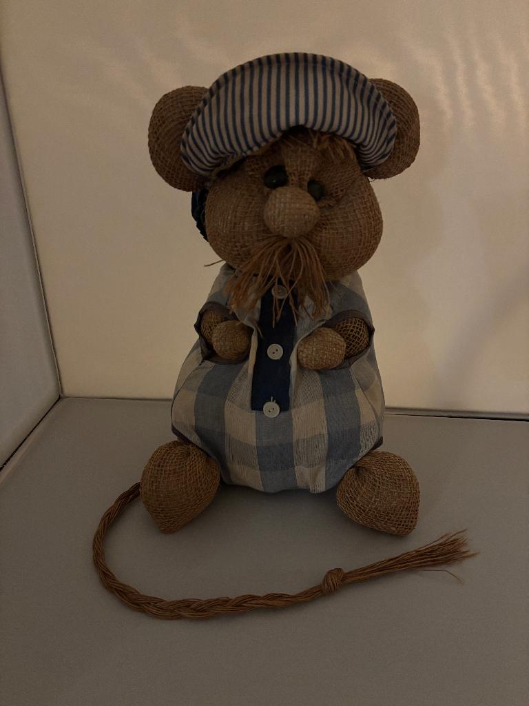Jute muis knuffel met blauwe kleding OUD Apart, Kinderen en Baby's, Speelgoed | Knuffels en Pluche, Ophalen, Muis, Gebruikt, Overige merken