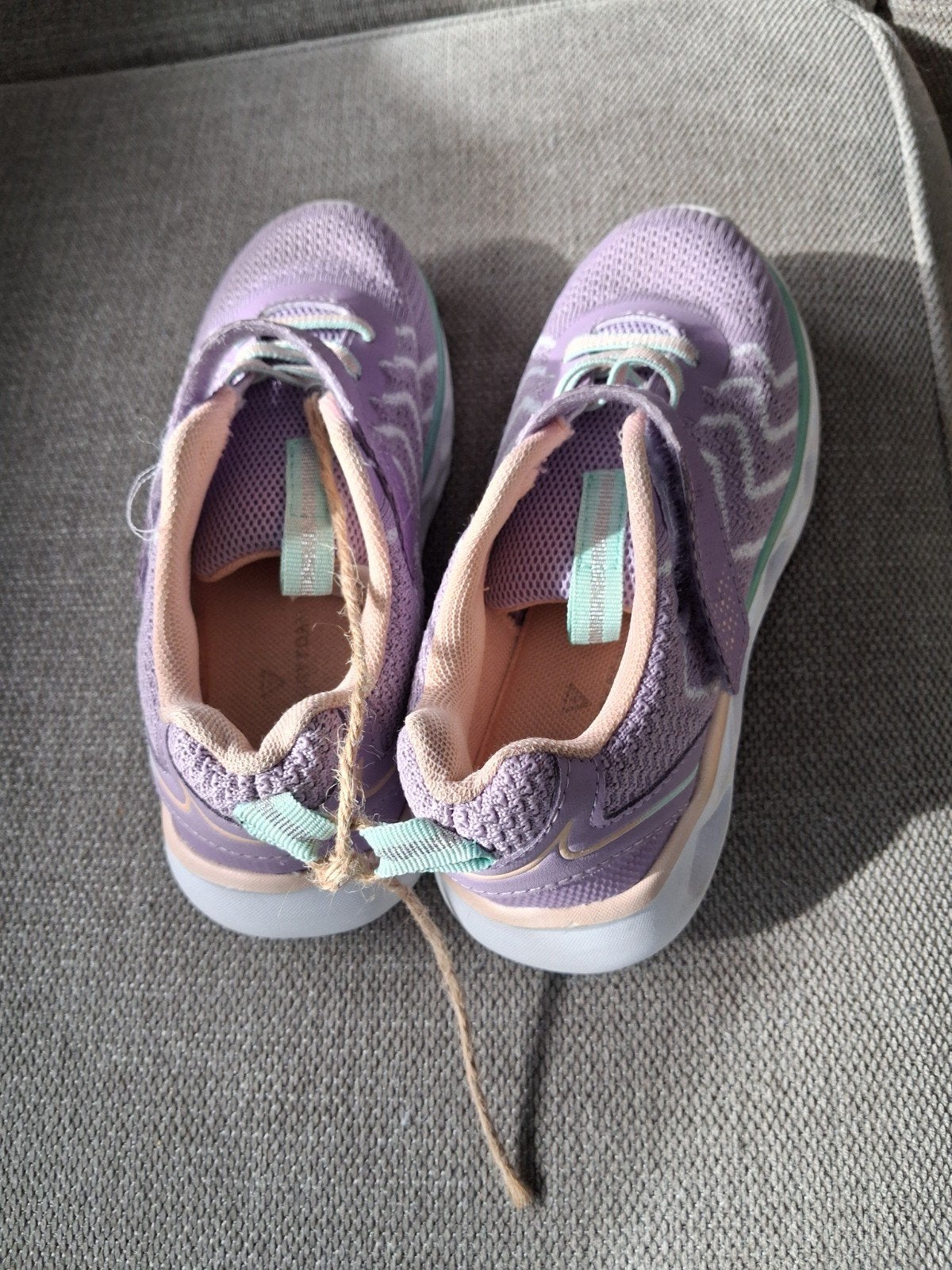 Sportschoenen maat 31, Kinderen en Baby's, Kinderkleding | Schoenen en Sokken, Meisje, Sportschoenen, Ophalen of Verzenden, Zo goed als nieuw