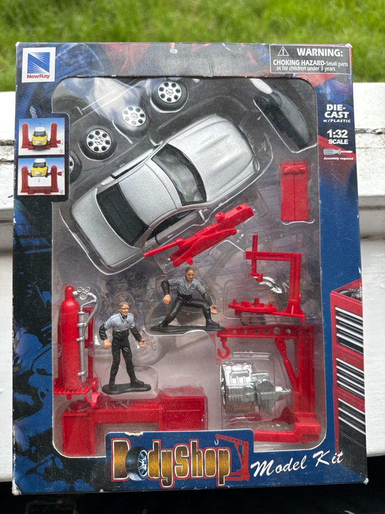 NewRay Bodyshop Model Kit 1:32 Schaalmodel, Ophalen of Verzenden, Zo goed als nieuw, Auto, Overige merken