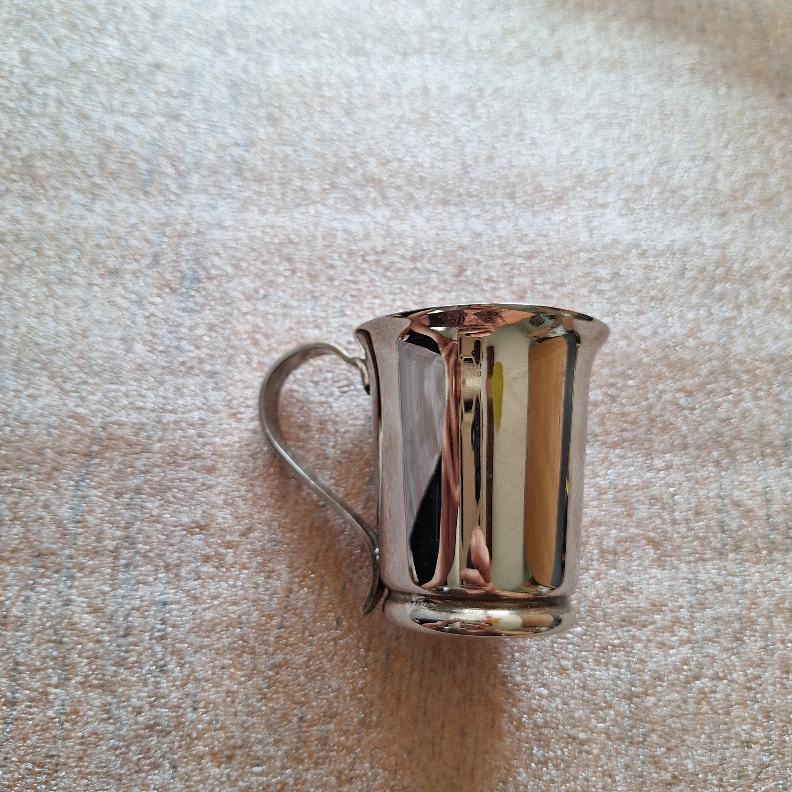 Verzilverd kinderbekertje met oor klassiek geboortecadeau, Antiek en Kunst, Ophalen of Verzenden, Zilver