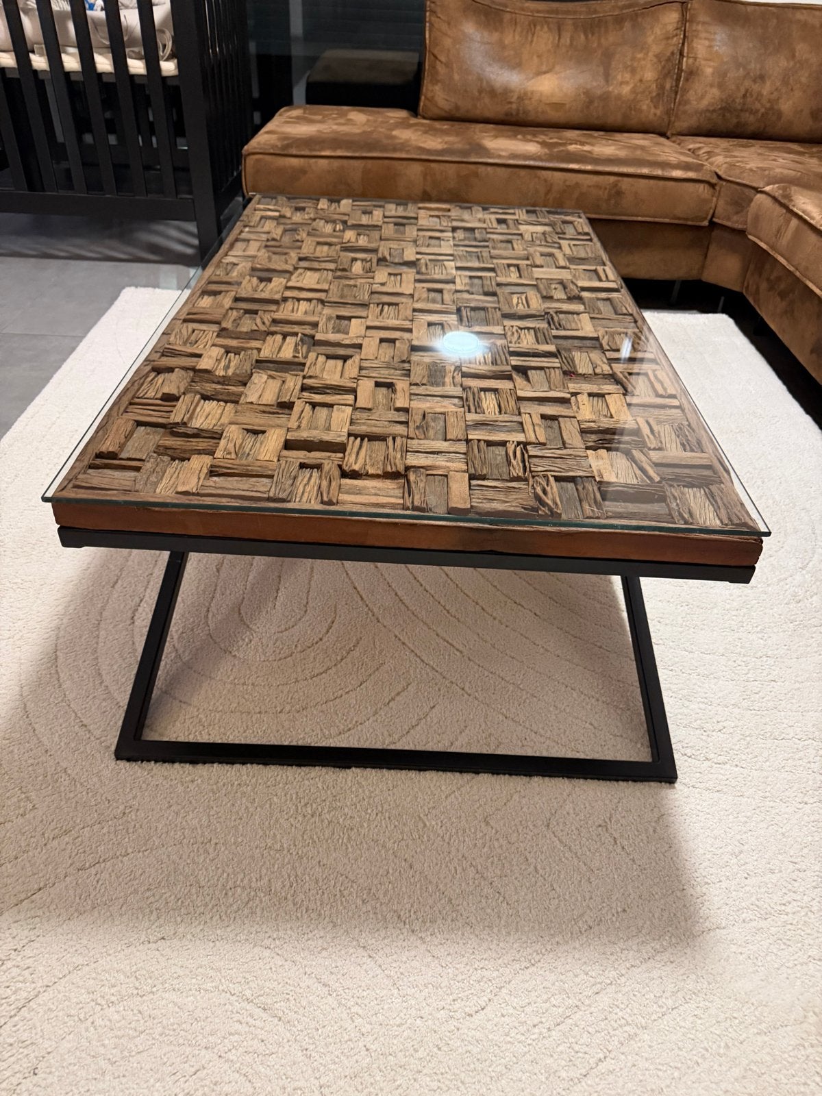 Salontafel met uniek houten mozaïek blad en glazen plaat, Ophalen, 100 tot 150 cm, 50 tot 100 cm, Zo goed als nieuw