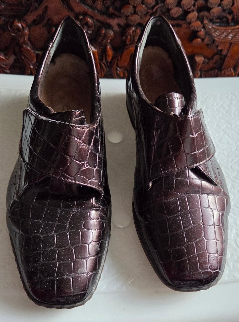 Zgn, dames lakschoenen, maat 37,5 met krokodillen print., Kleding | Dames, Schoenen met lage hakken, Bruin, Ophalen of Verzenden