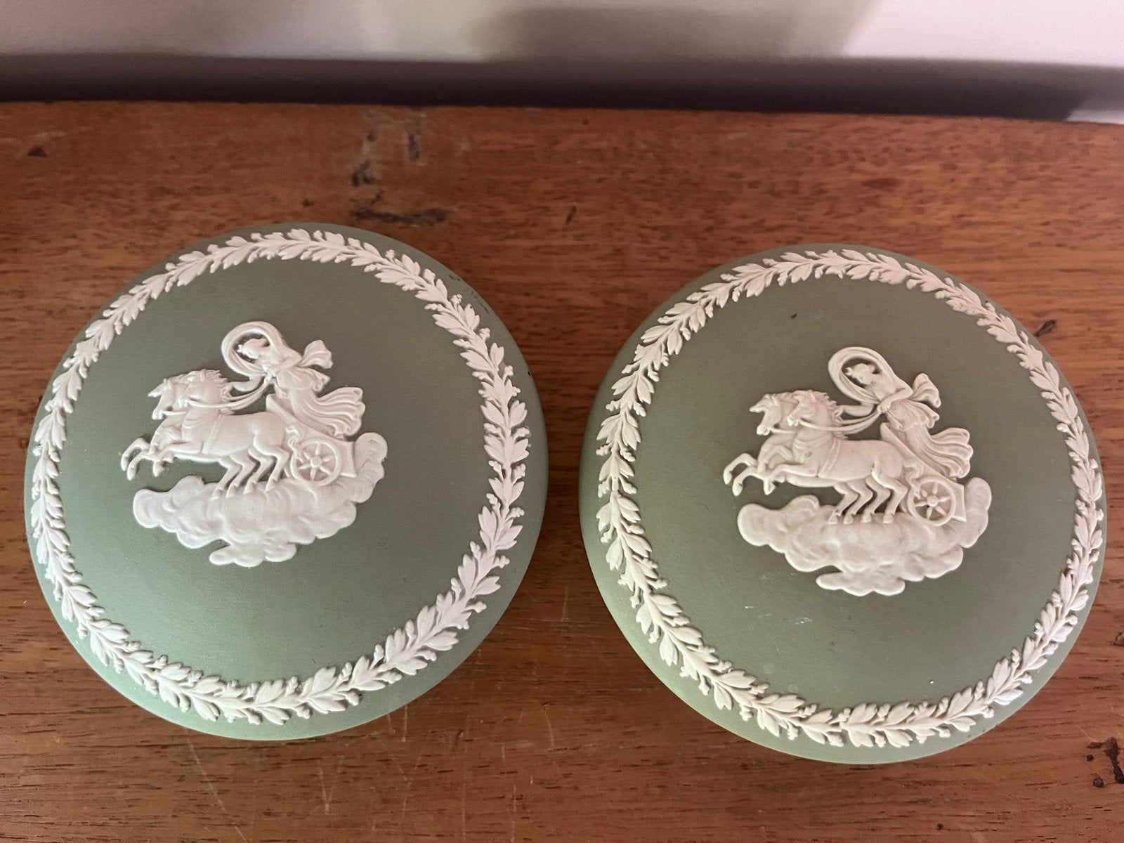 Set van 2 Wedgwood Jasperware Groene Ronde Doosjes, Antiek en Kunst, Ophalen of Verzenden