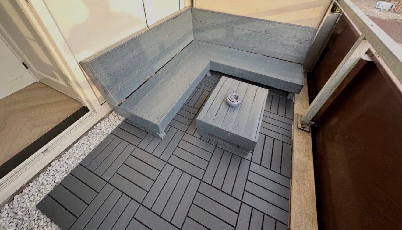Houten loungebank met tafel voor balkon of tuin, Ophalen, Zo goed als nieuw, Hout