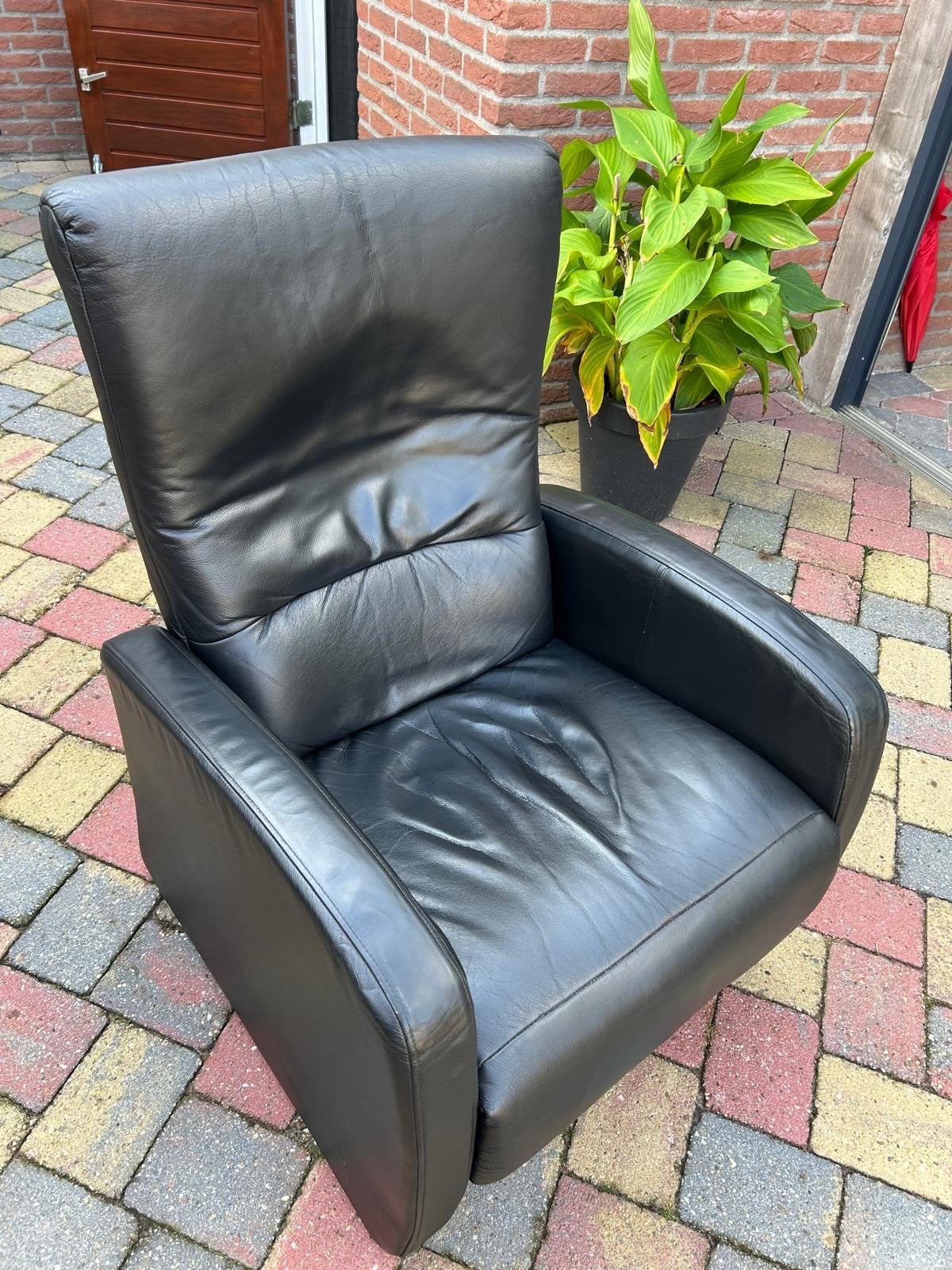 Zwarte leren relaxfauteuil - Comfortabel en verstelbaar, Huis en Inrichting, Ophalen, Gebruikt, Leer, 75 tot 100 cm