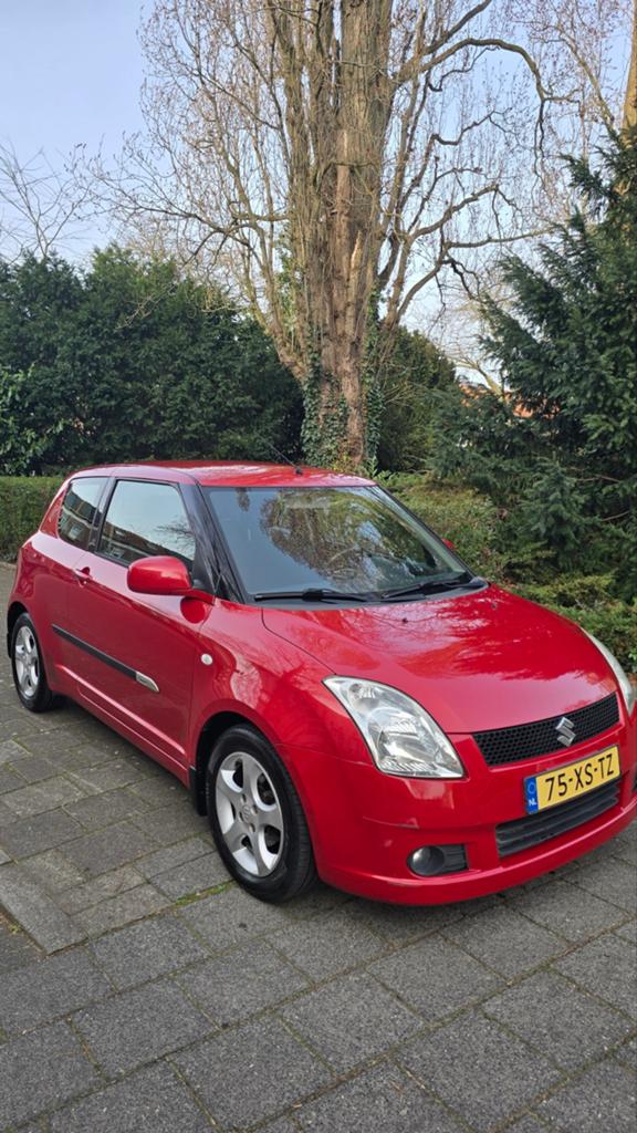 Suzuki Swift 1.5 3D 2007 Rood, Voorwielaandrijving, 40 €/maand, Zwart, 4 cilinders