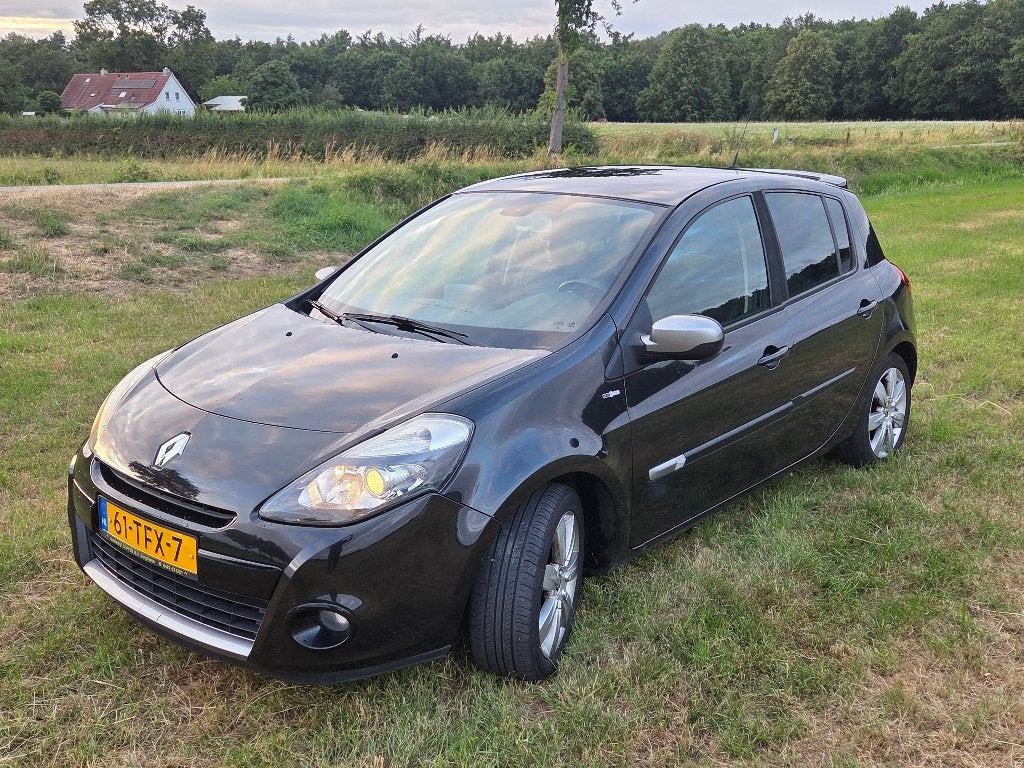 Renault Clio 1.2 TCe Night&Day | APK 2027 | Distributie 2025, Voorwielaandrijving, Euro 5, 535 kg, Zwart