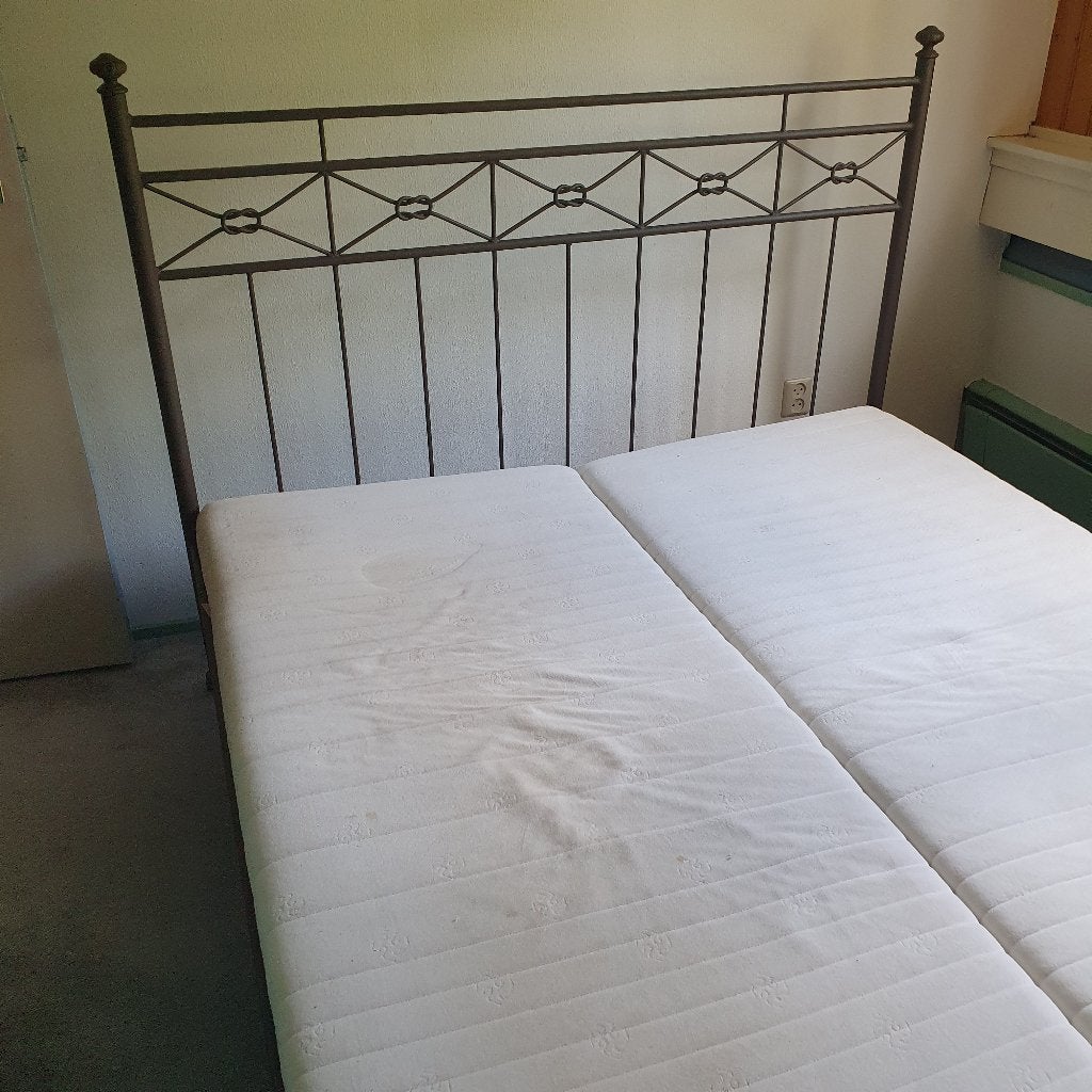 metalen bruin-grijs  2-persoons bed 210 cm bij (2 x) 80 cm, Ophalen, 210 cm, Tweepersoons, Zo goed als nieuw