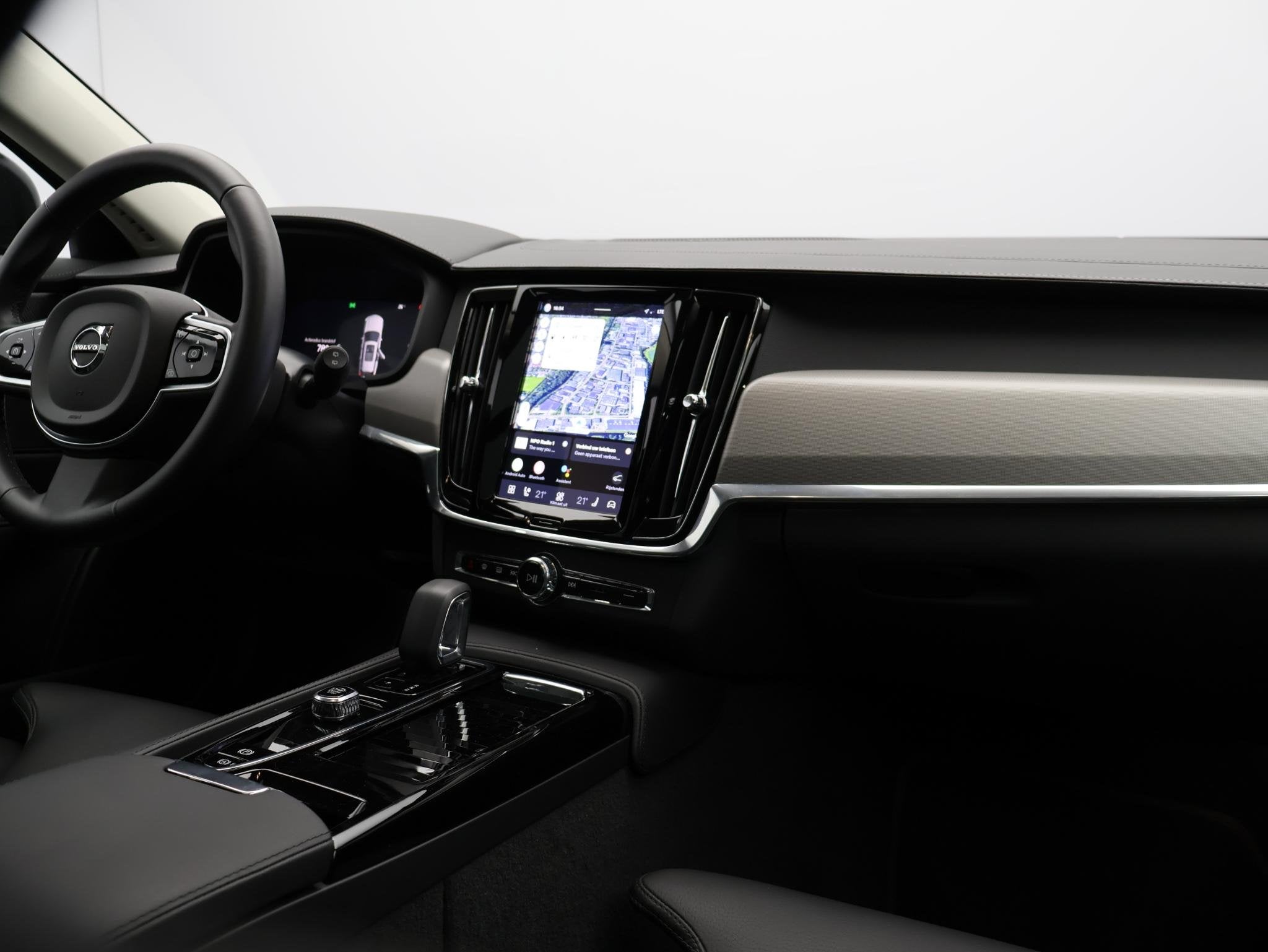 Volvo V90 T6 AWD Plug-in hybrid Ultra Dark Trekhaak / Pan. d, Auto's, Lichtsensor, 4 cilinders, 180 min, Zilver of Grijs