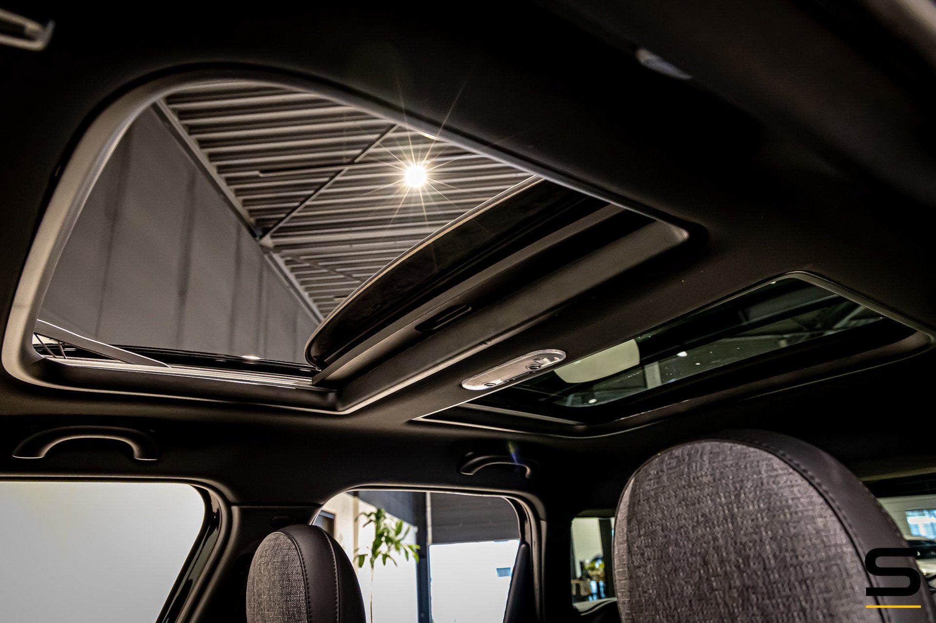 Mini Countryman 1.5 Cooper S E ALL4 Chili|Pano|Cam|HUD|1eig, Auto's, Automaat, Dealer onderhouden, Zwart, Countryman