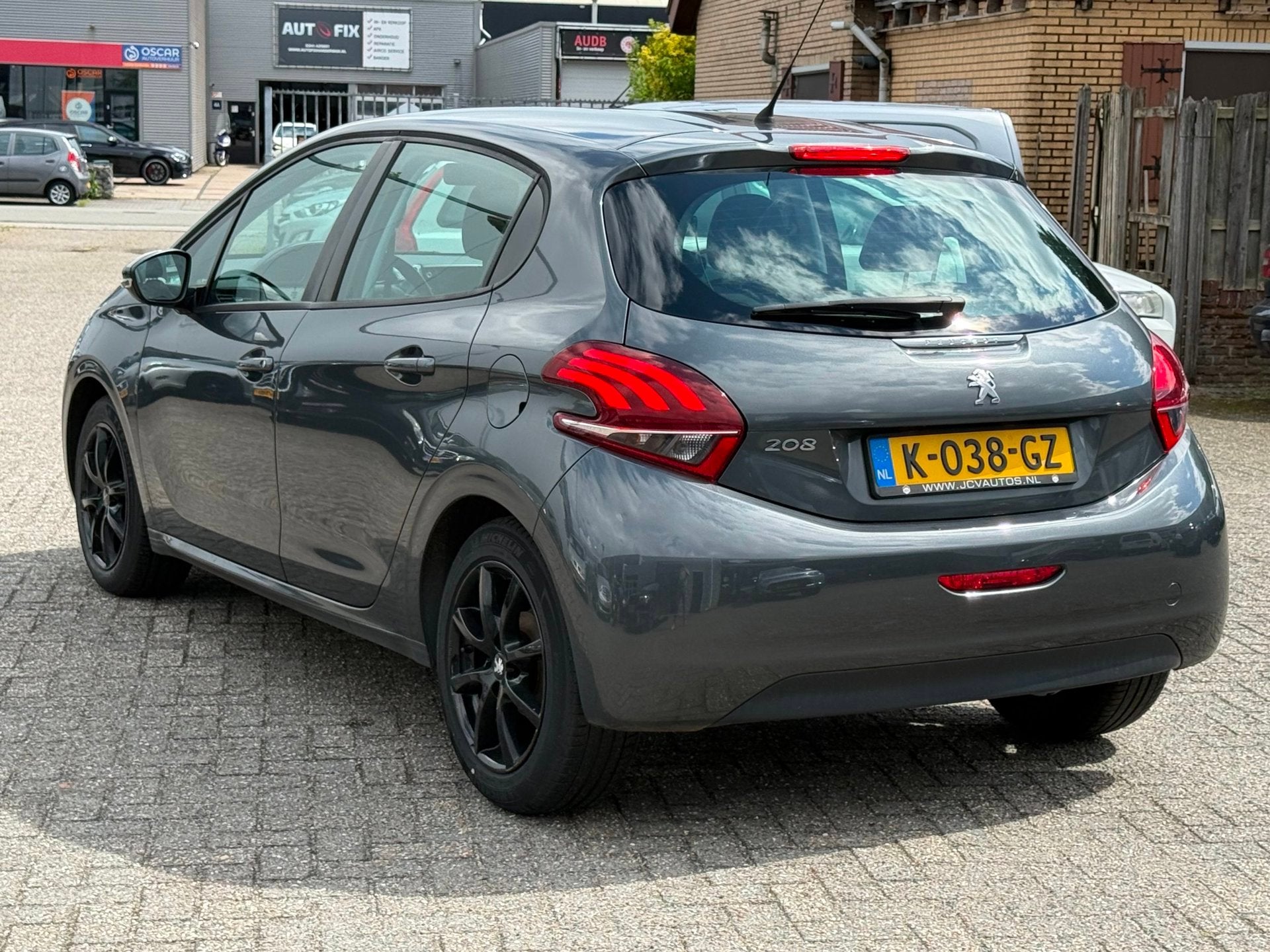 Peugeot 208 1.0 PureTech Access STOELVERWARMING, Gebruikt, Bedrijf, 3 cilinders, LED verlichting