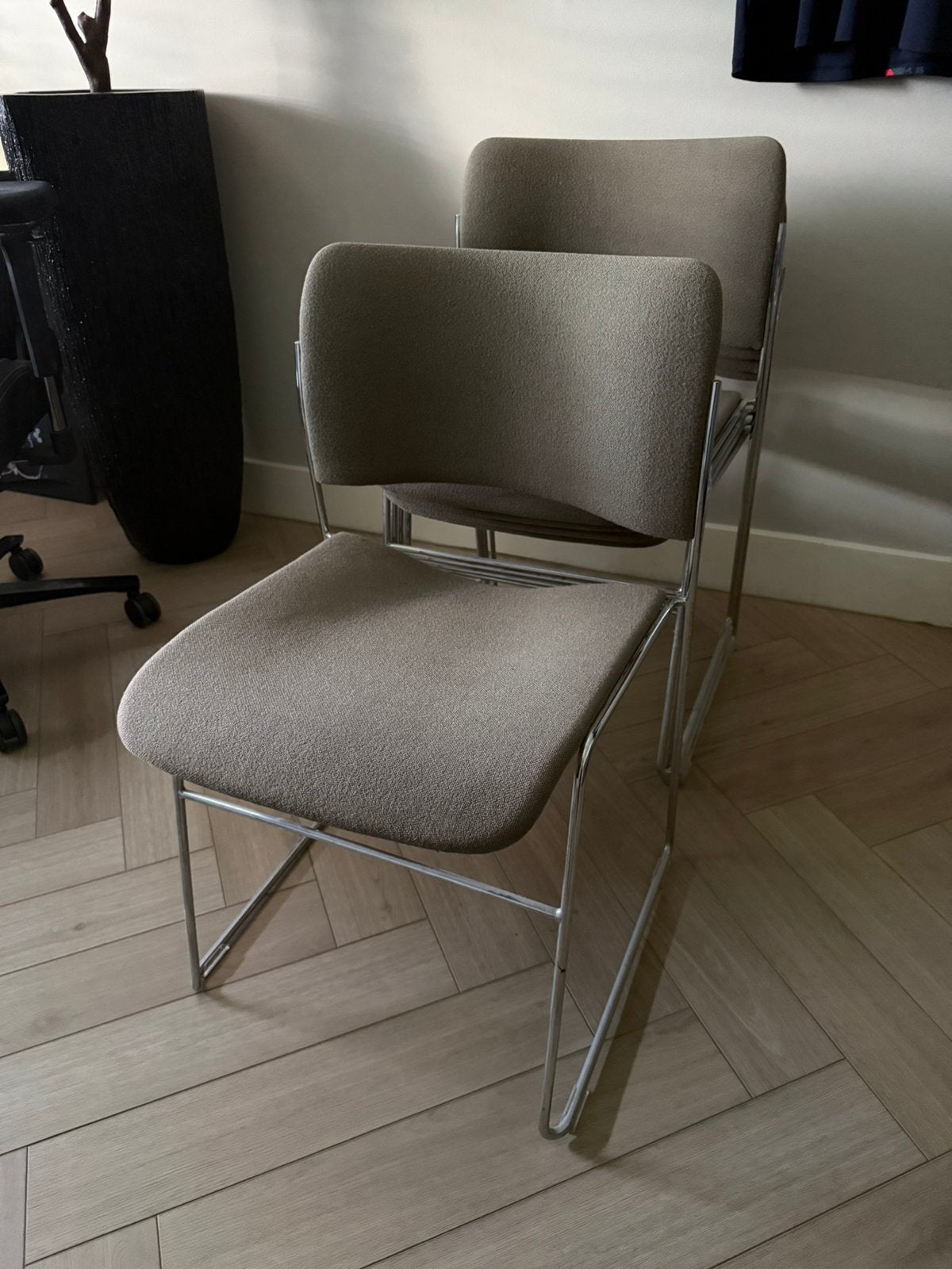 5x Howe 40/4 Slede Vergaderstoel - Stijlvol & Stapelbaar, Huis en Inrichting, Stoelen, Ophalen, Zo goed als nieuw, Vijf, Zes of meer stoelen