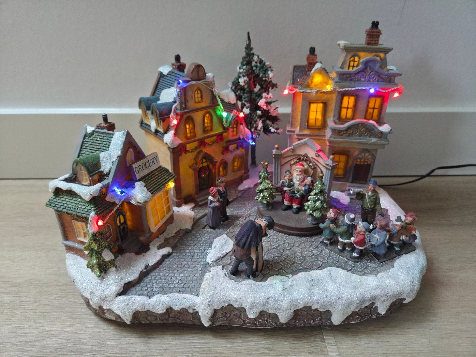 Kersttafereel met verlichting en muziek, Diversen, Kerst, Ophalen of Verzenden, Zo goed als nieuw
