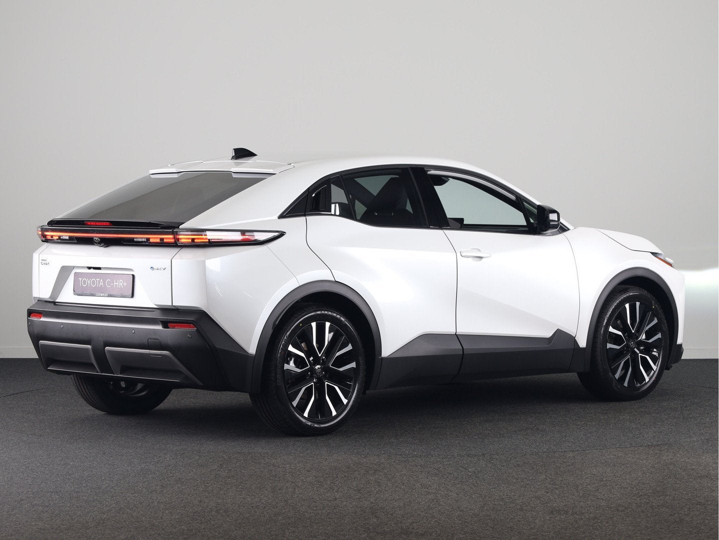 Toyota C-HR+ First Edition 77 kWh *EV deal € 4.000,- voord, 12 maanden, Stof, 24 min, Wit