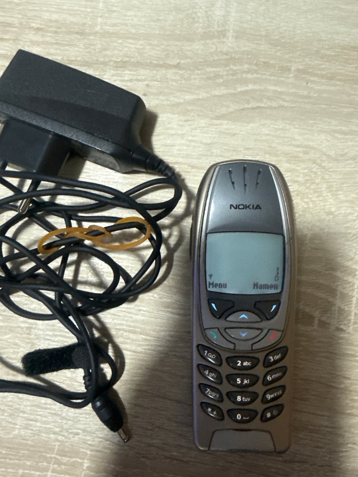 Nokia 6310i Klassieke Telefoon met Oplader, Telecommunicatie, Gebruikt, Geen camera, Fysiek toetsenbord, Ophalen of Verzenden