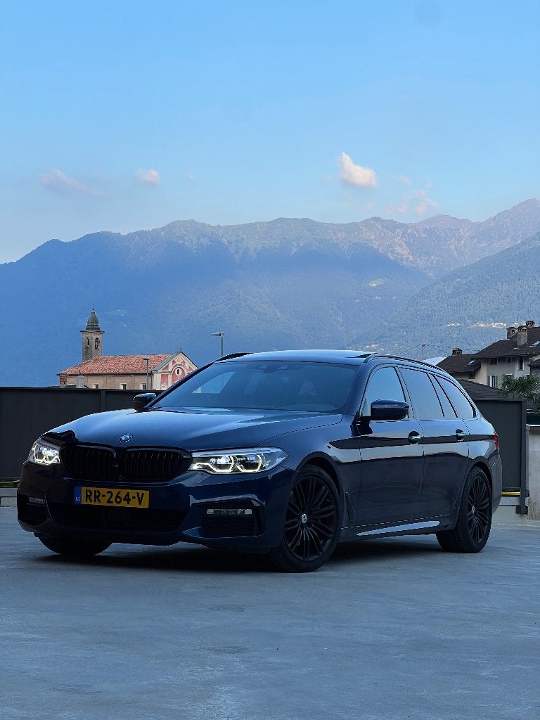 BMW 530d Touring M Sport | 2017 | Full Option | PANO | Trekh, Auto's, Automaat, Achterwielaandrijving, Blauw, Leder