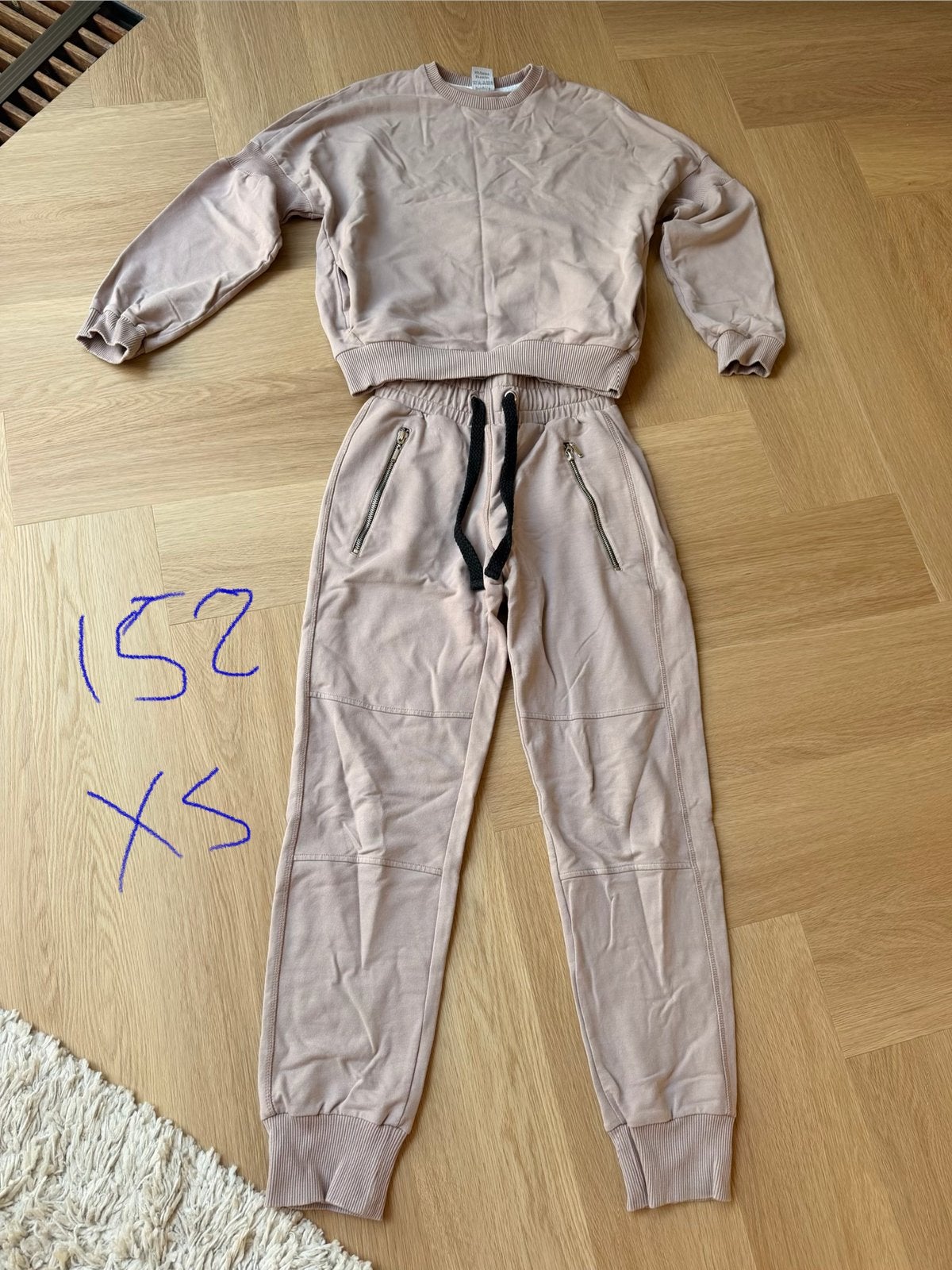 Jogging pak maat 152/158 of xs, Ophalen, Zo goed als nieuw, Maat 34 (XS) of kleiner, Zwart
