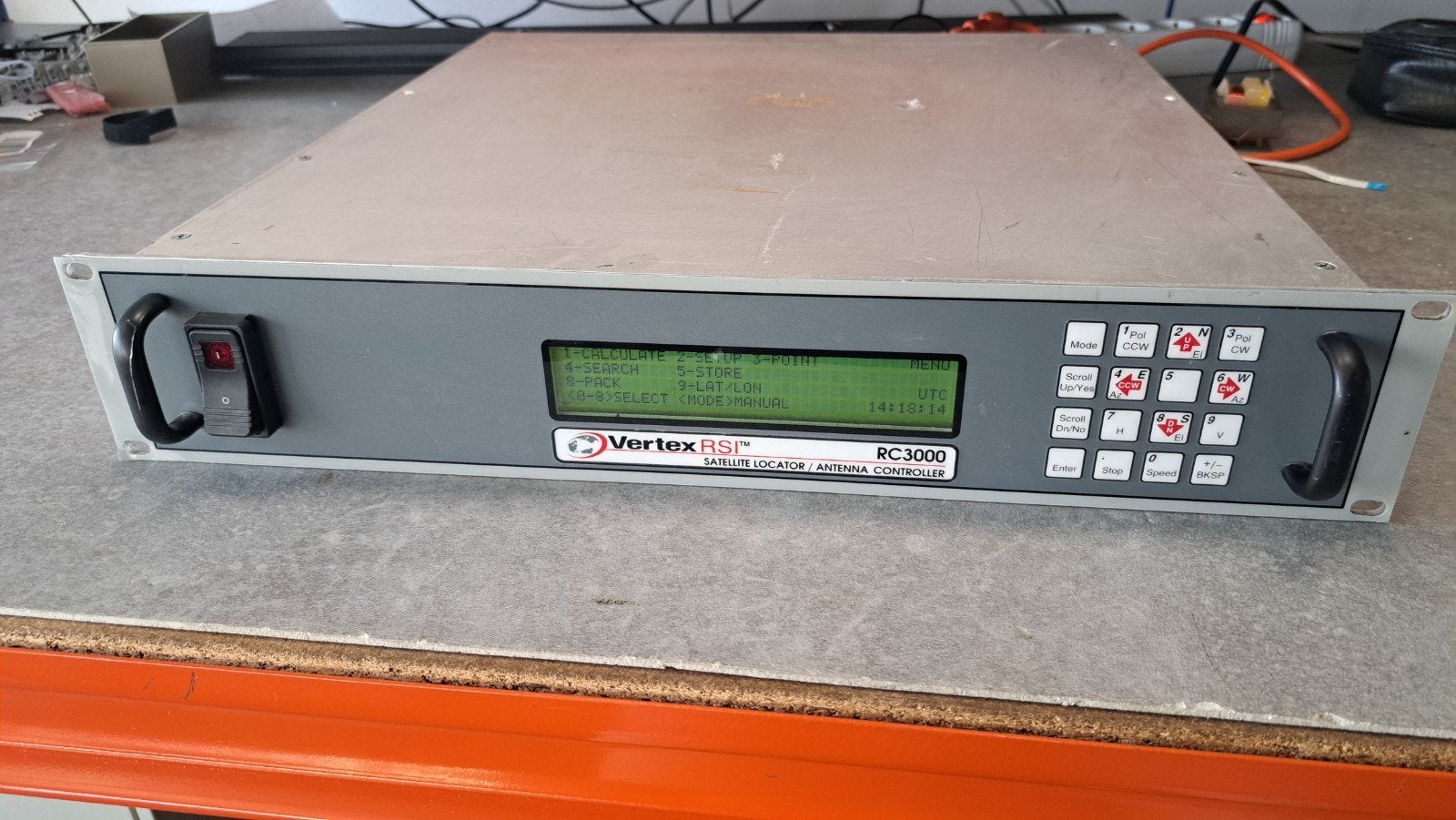 Vertex RSI  RC-3000 Satellite Locator / Antenna Controller, Ophalen, Toebehoren