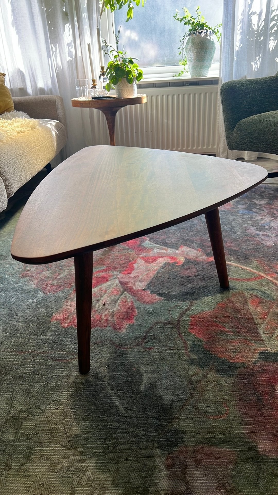 Nieuwe salontafel van gebeitste mangohout., Huis en Inrichting, Ophalen, 100 tot 150 cm, Modern retro, 50 tot 100 cm