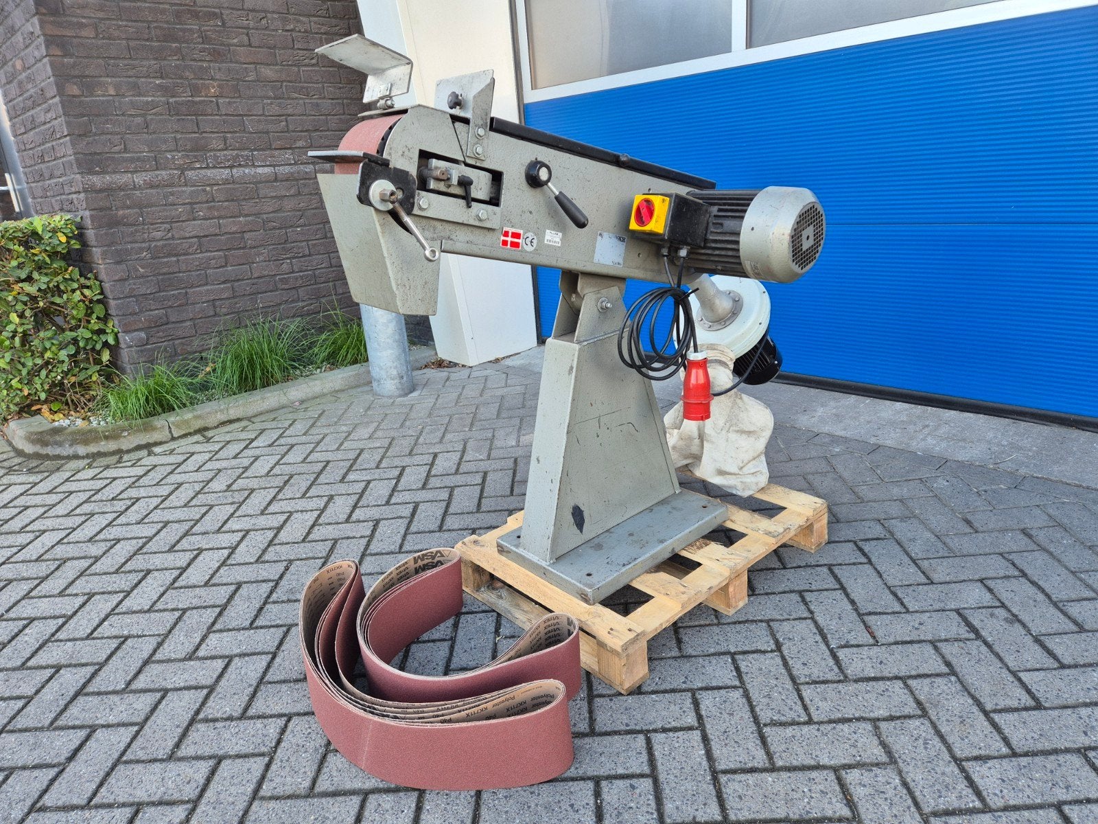 GRIMAX 150x2000mm Bandschuurmachine 380 volt in nette staat!, Gebruikt, Denemarken, Bandschuurmachine, Info@bolkmachinehandel.nl