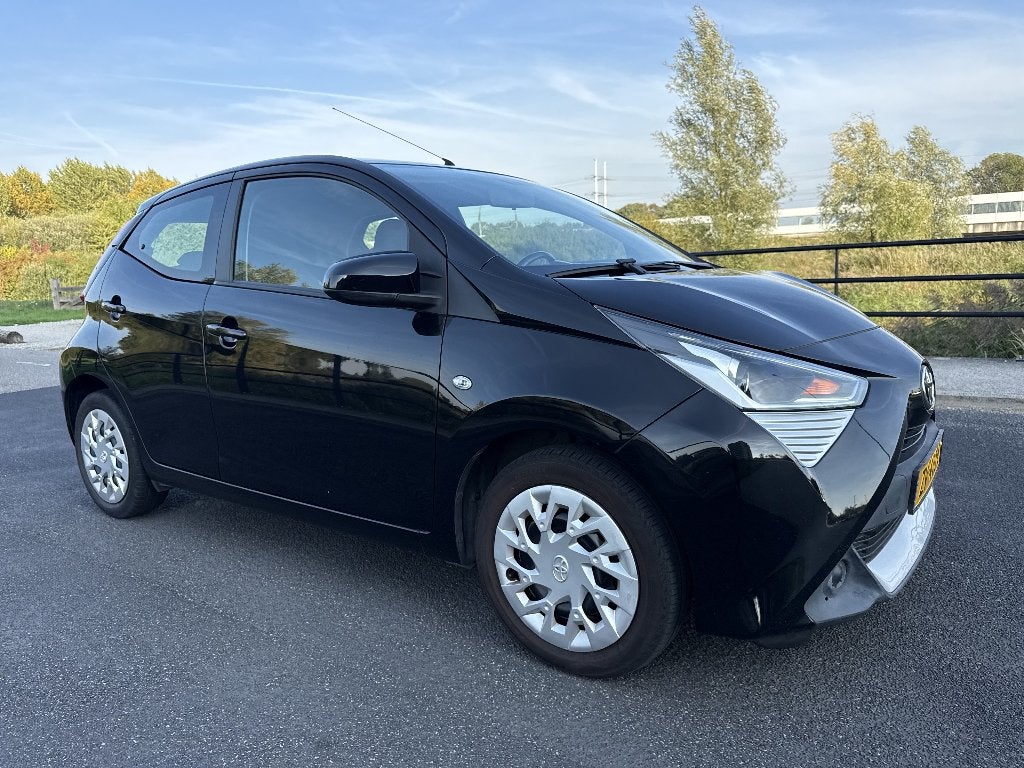 Foto 6 van Toyota Aygo 1.0 Vvt-i 72pk 5D 2019 Zwart