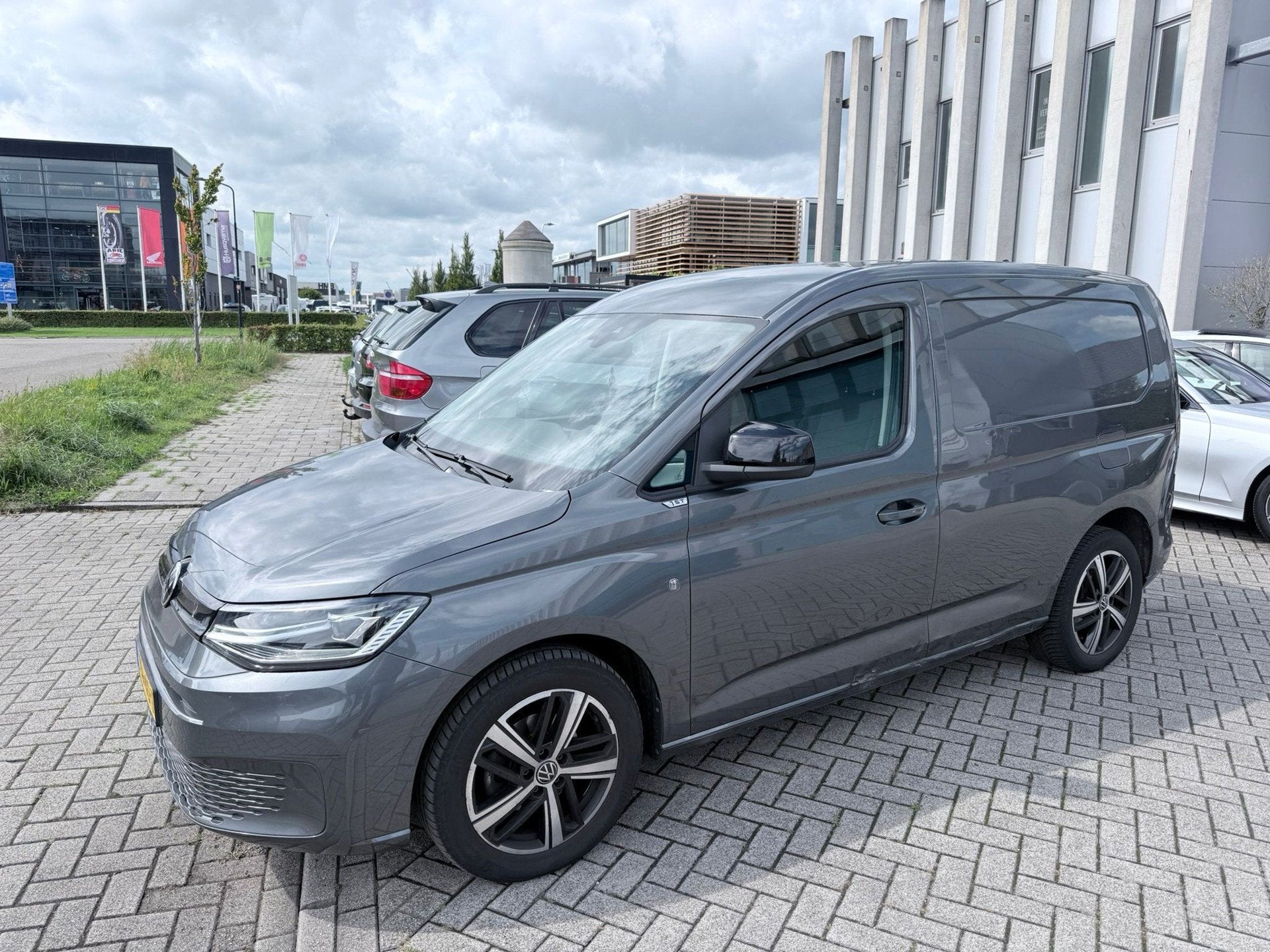 Volkswagen Caddy Cargo 2.0 TDI 1st Edition LICHTE SCHADE! IN, Overige carrosserieën, Volkswagen, Zilver of Grijs, 1968 cc