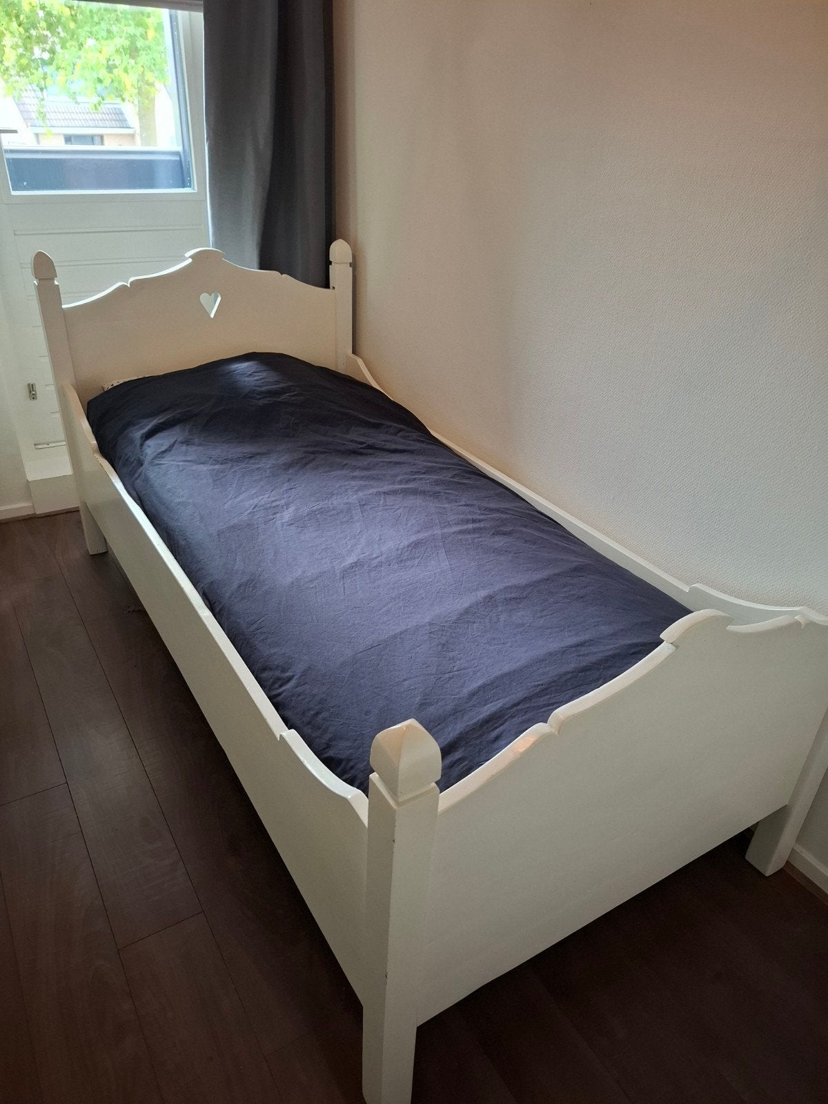 Eenpersoonsbed met hartje - Wit, Ophalen, Gebruikt, 90 cm, Eenpersoons