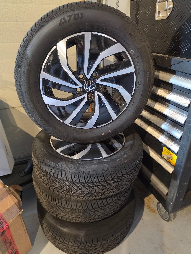 Winterbanden VW polo nette staat. 15 inch, Ophalen, Gebruikt, 15 inch, Banden en Velgen