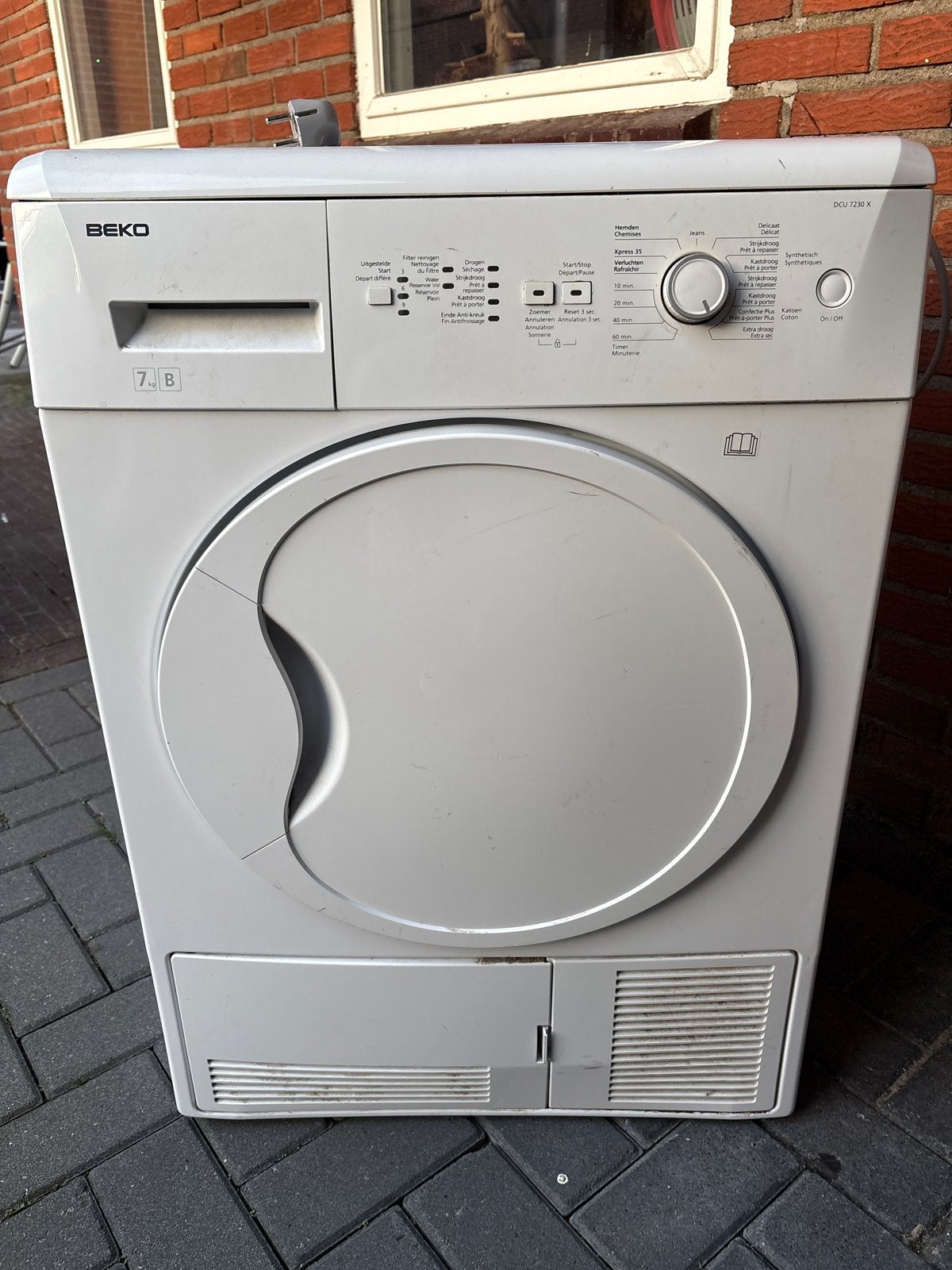 Beko condensdroger - gratis af te halen (geeft kortsluiting), 6 tot 8 kg, Ophalen of Verzenden, Voorlader, Niet werkend