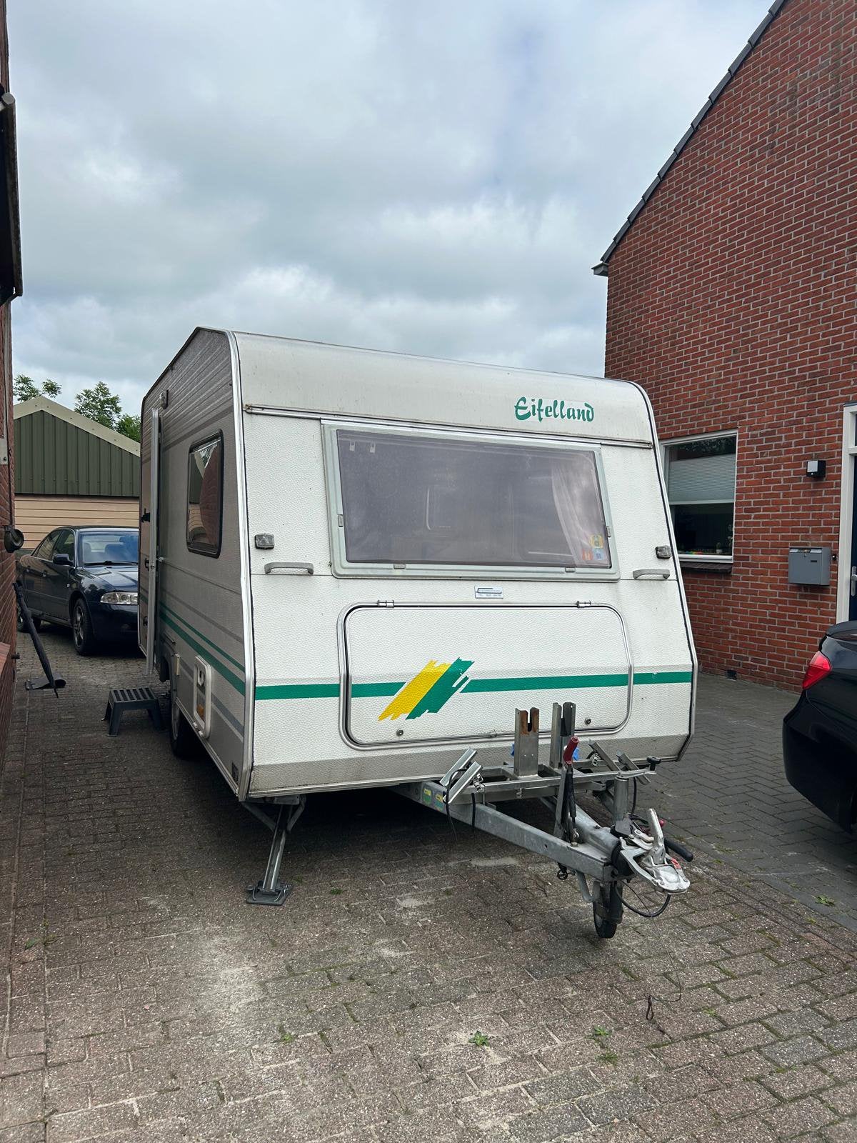 Nette 4 persoons caravan met babyproof stapelbed te huur, Caravans en Kamperen, Verhuur