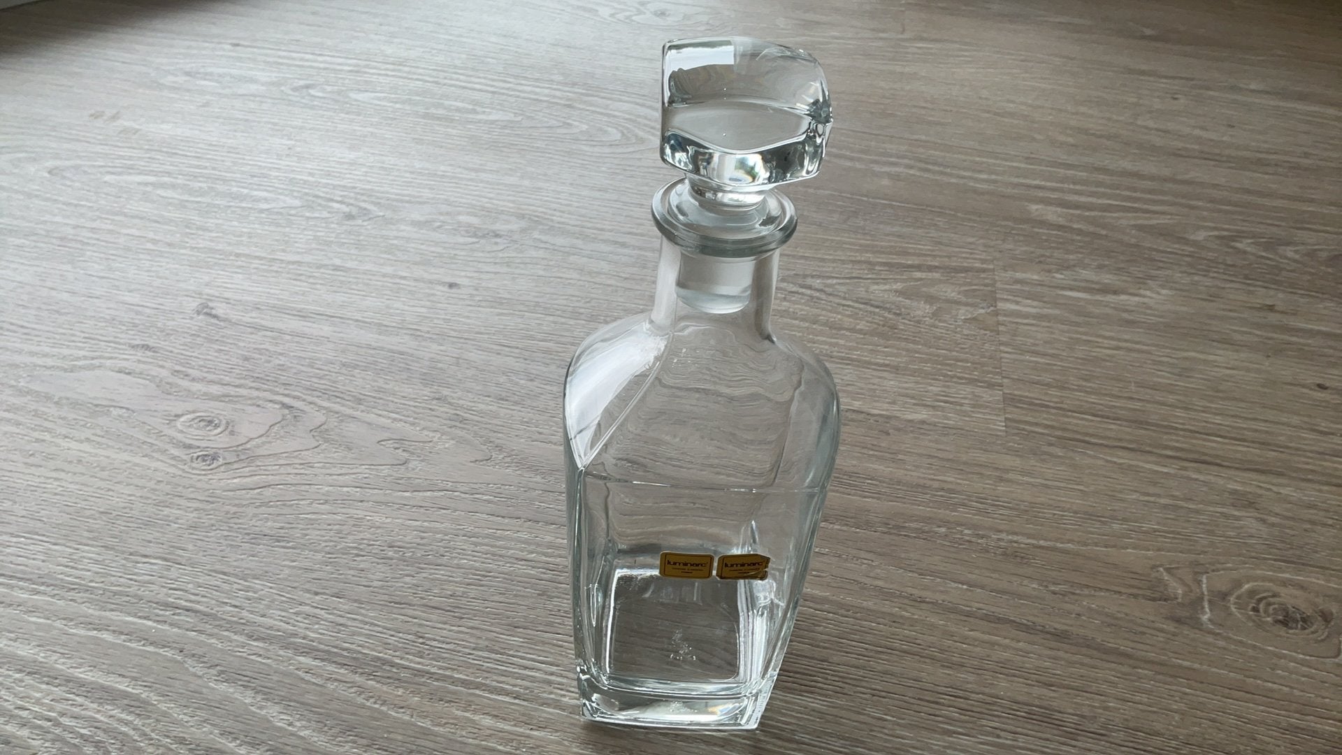 Glazen karaf van merk Luminarc, Ophalen