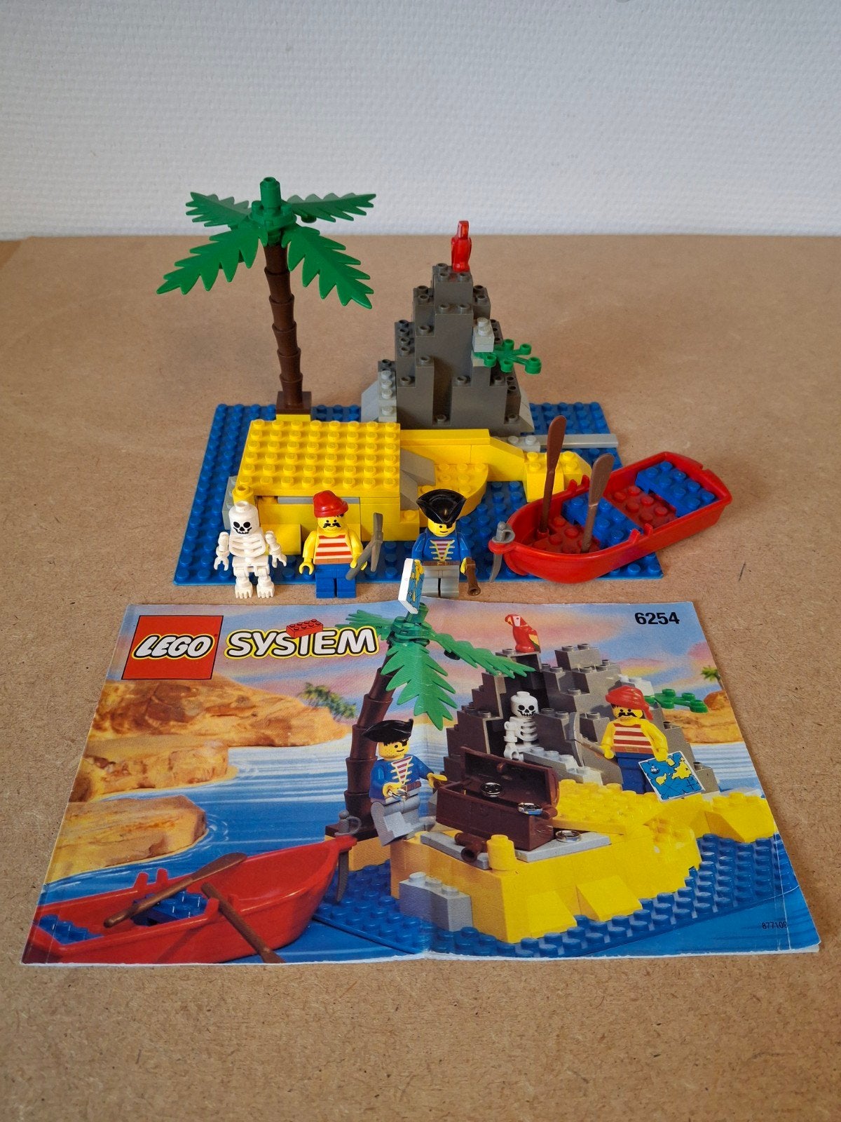 Lego 6254 Rocky Reef. Jaren 90 Pirates, Compleet, Lego, Info@lego.com, 33 Bath Road, Slough, UK