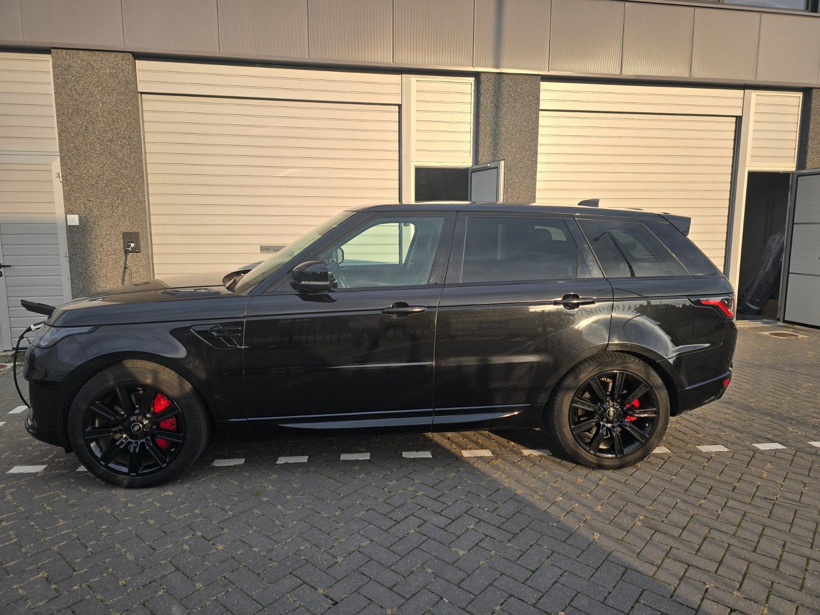 Land Rover Range Rover (sport) 2.0 P400e 404pk, Auto's, Automaat, Zwart, 2500 kg, Zwart