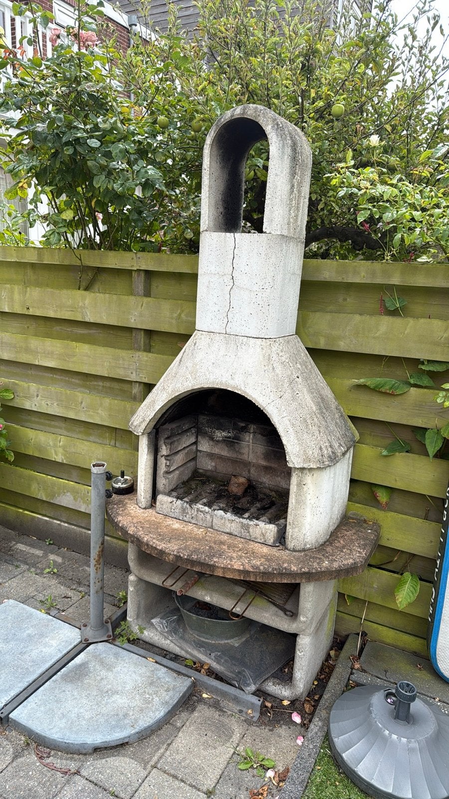 Betonnen buitenhaard/barbecue voor in de tuin, Ophalen, Gebruikt
