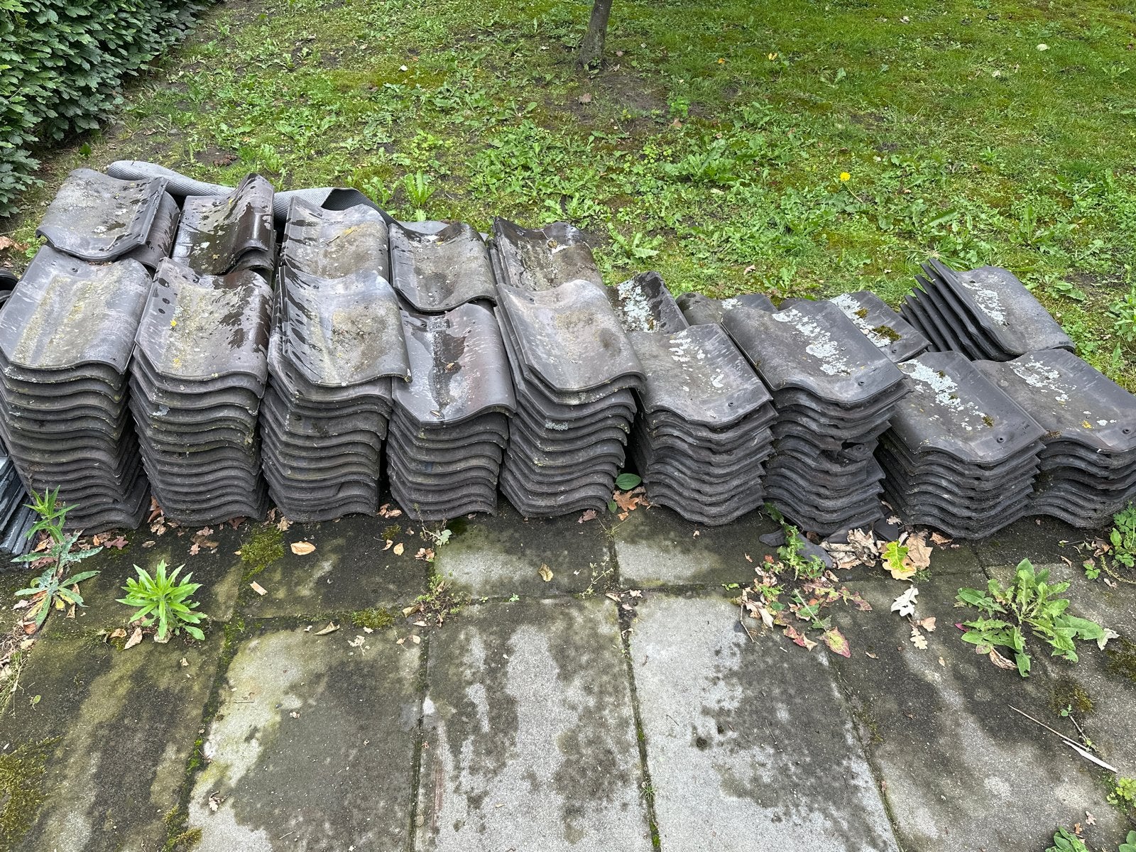 Gebruikte dakpannen, grijs, ca. 200 stuks, Doe-het-zelf en Verbouw, Dakpannen en Dakbedekking, Ophalen, Gebruikt, Steen of Klei